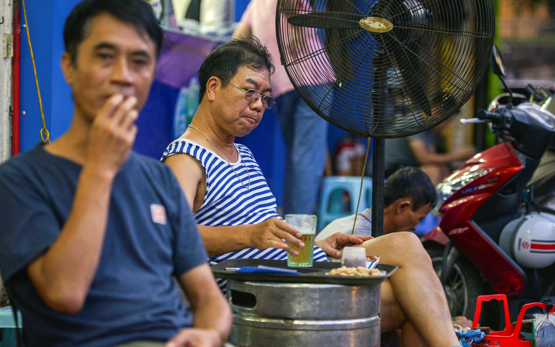 bia hơi vỉa hè Hà thành ảnh 7 bia hoi via he Ha thanh anh 7