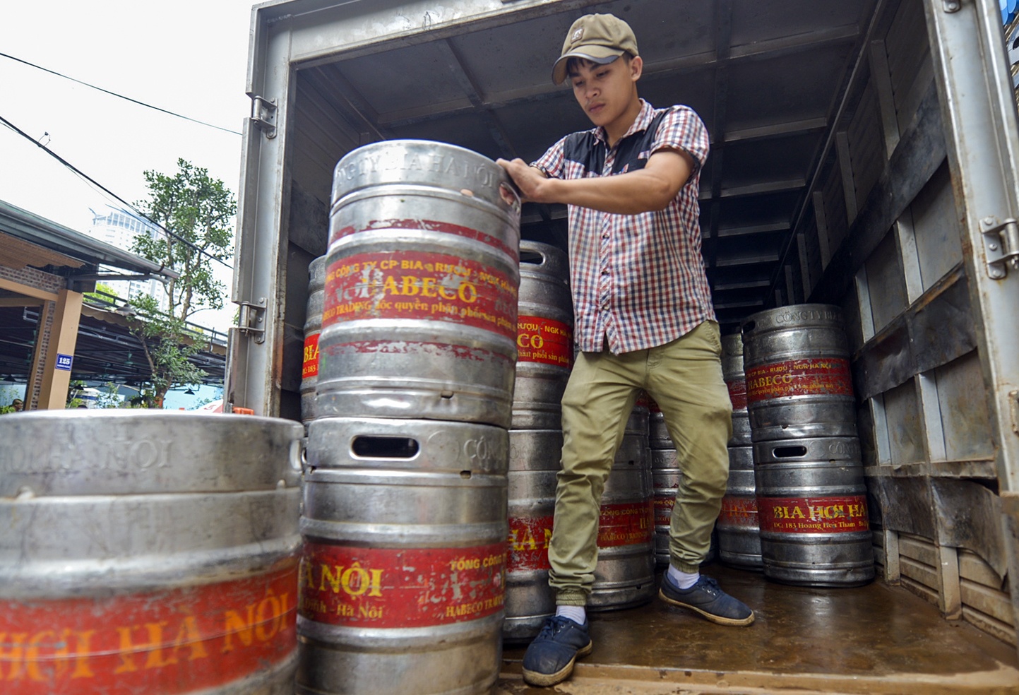 bia hơi vỉa hè Hà thành ảnh 2 bia hoi via he Ha thanh anh 2