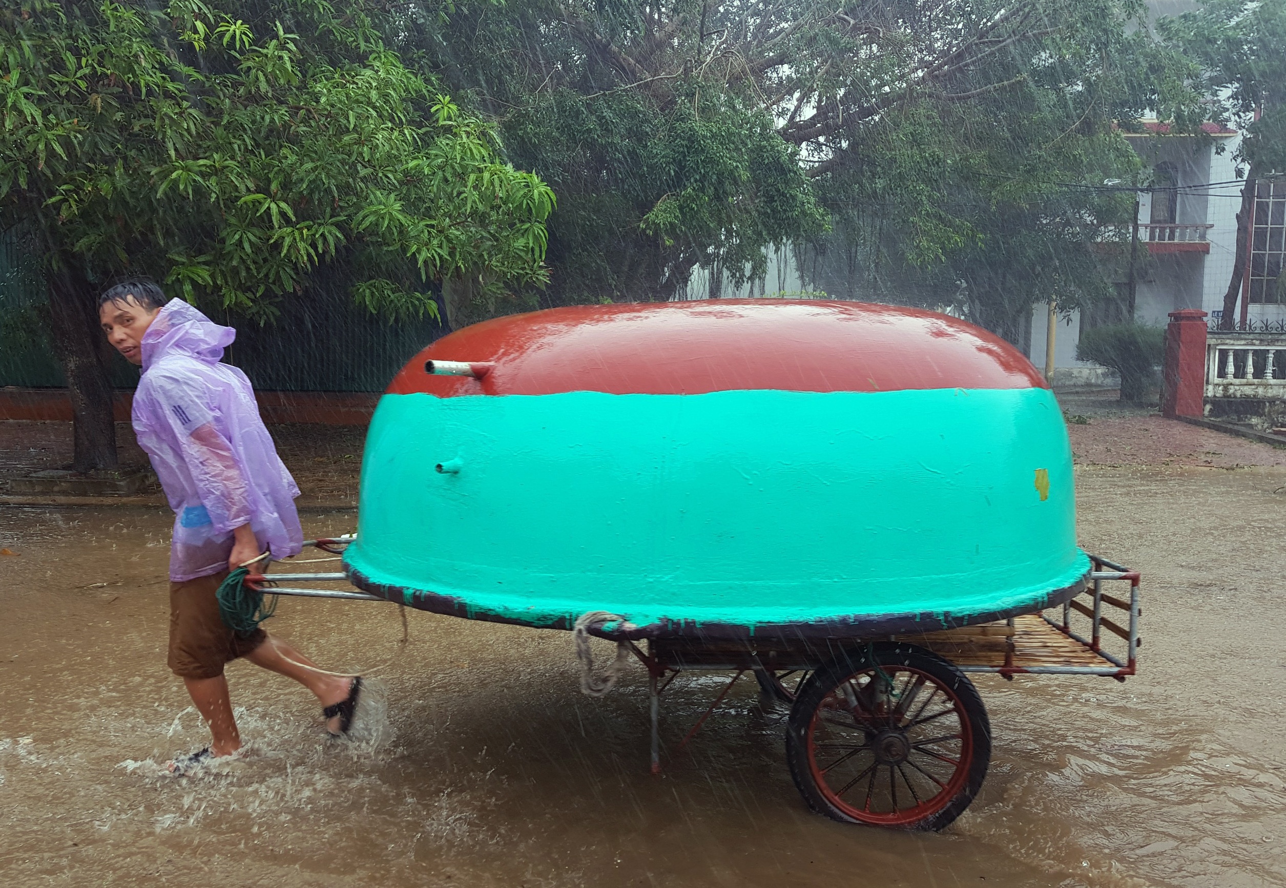 bao so 10 vao mien Trung anh 8