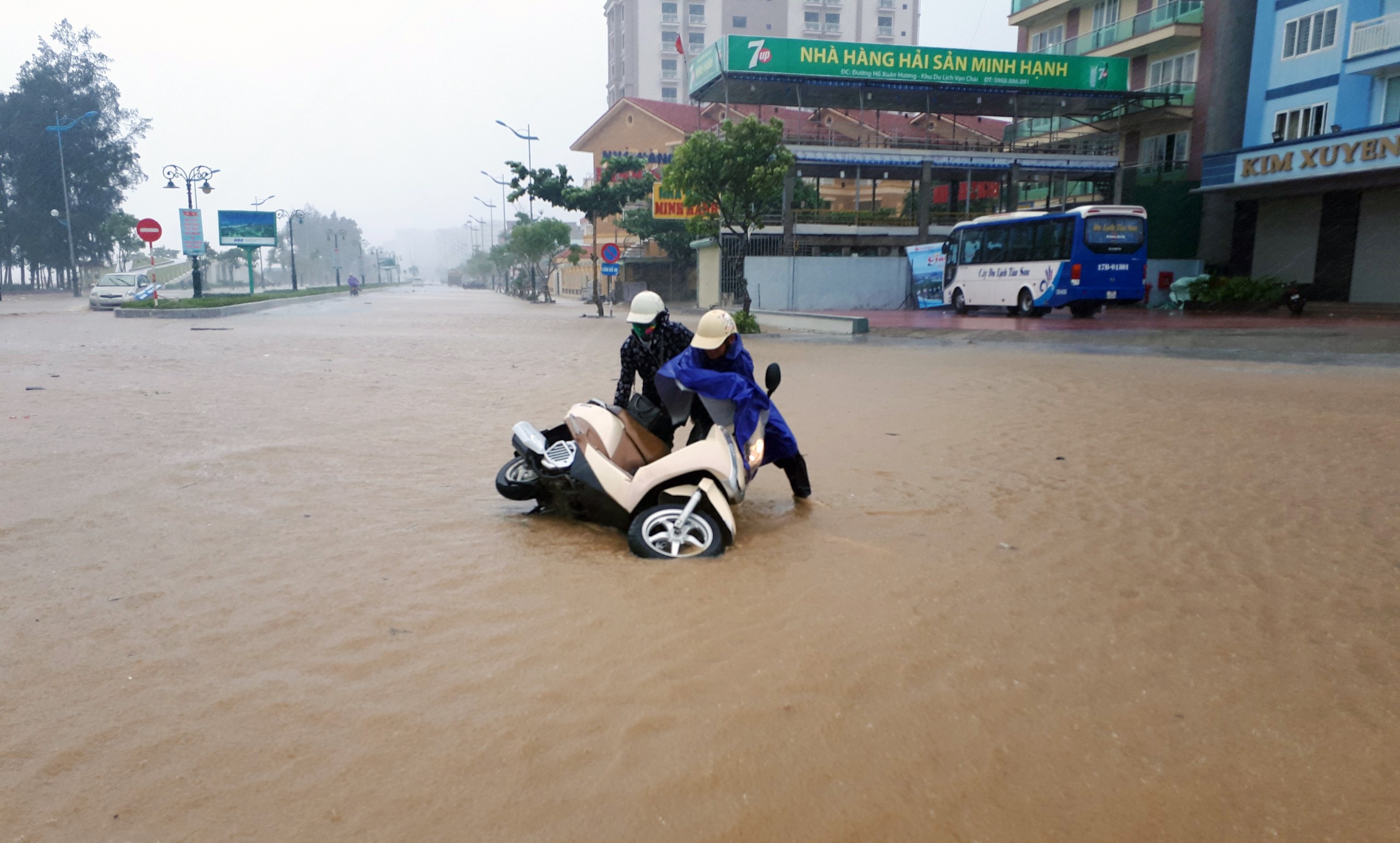 bao so 10 vao mien Trung anh 2