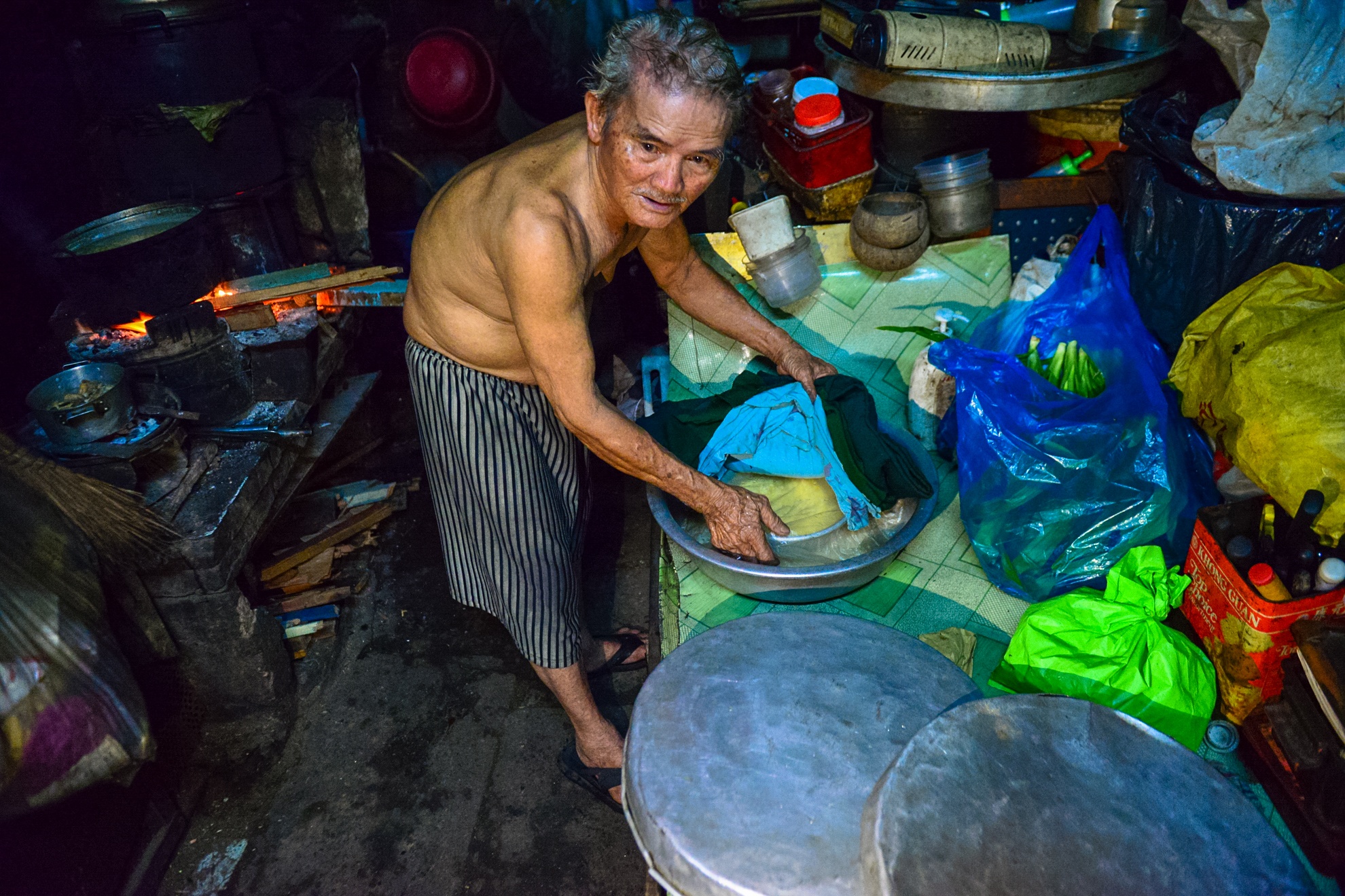 người đàn ông bán xôi nuôi vợ ở Sài Gòn ảnh 6 nguoi dan ong ban xoi nuoi vo o Sai Gon anh 6