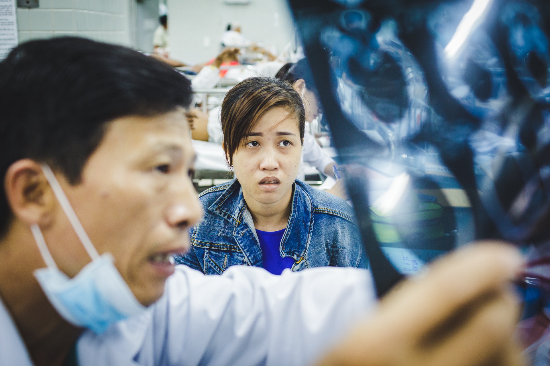 Dem trang o phong cap cuu tai nan giao thong Sai Gon hinh anh