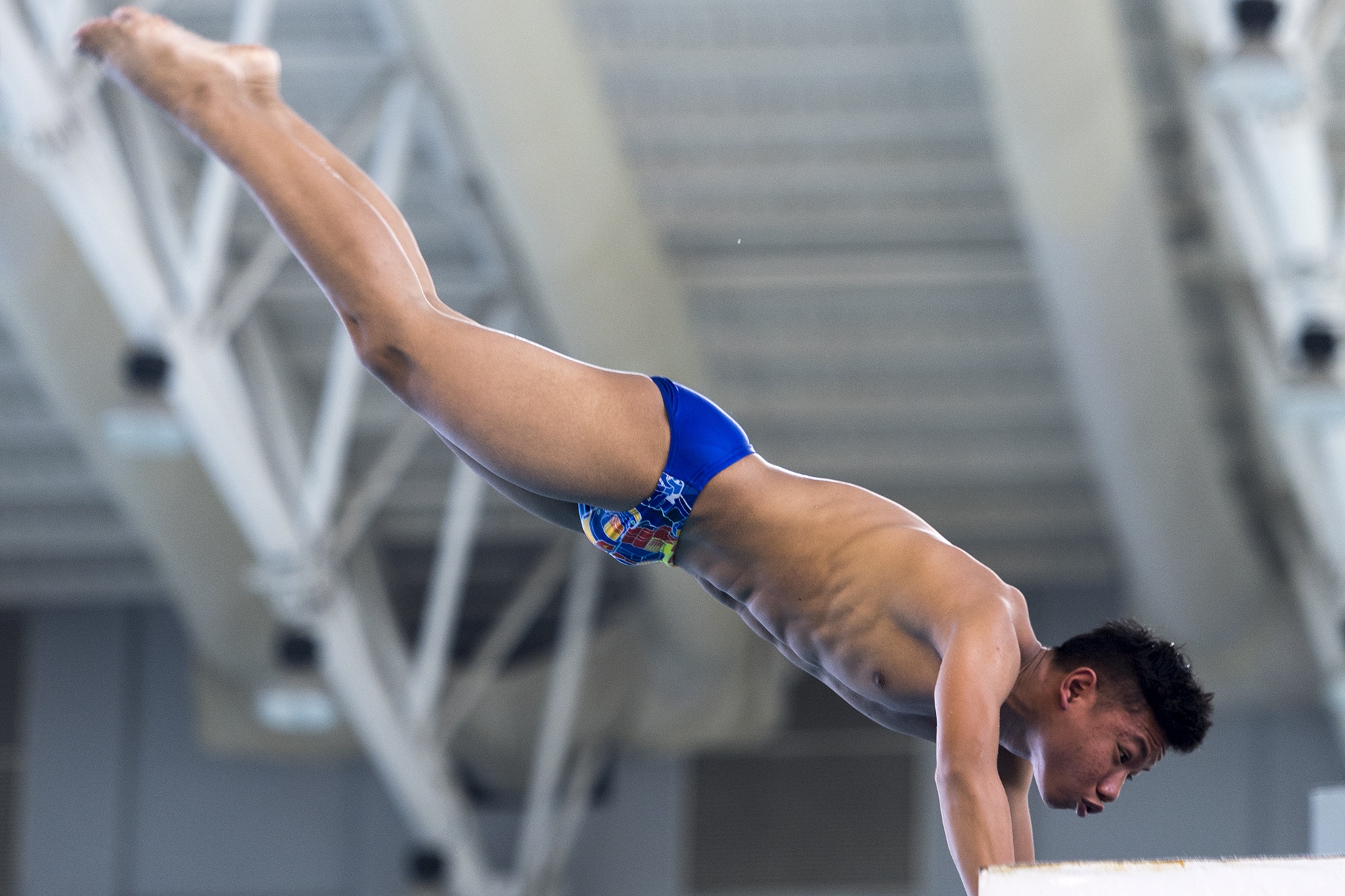 nhay cau quoc gia anh 8