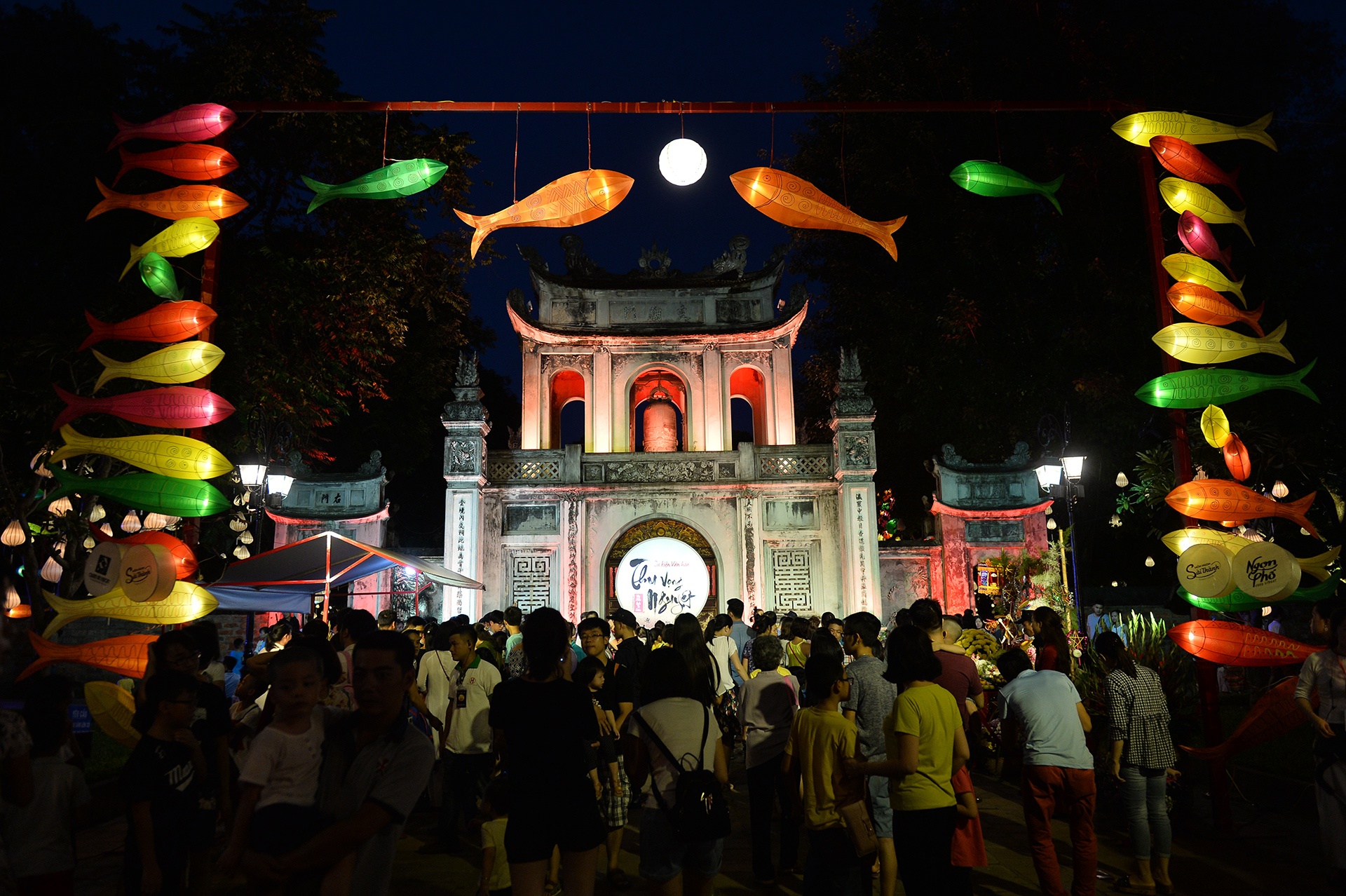 Thu vong nguyet o Van Mieu anh 1