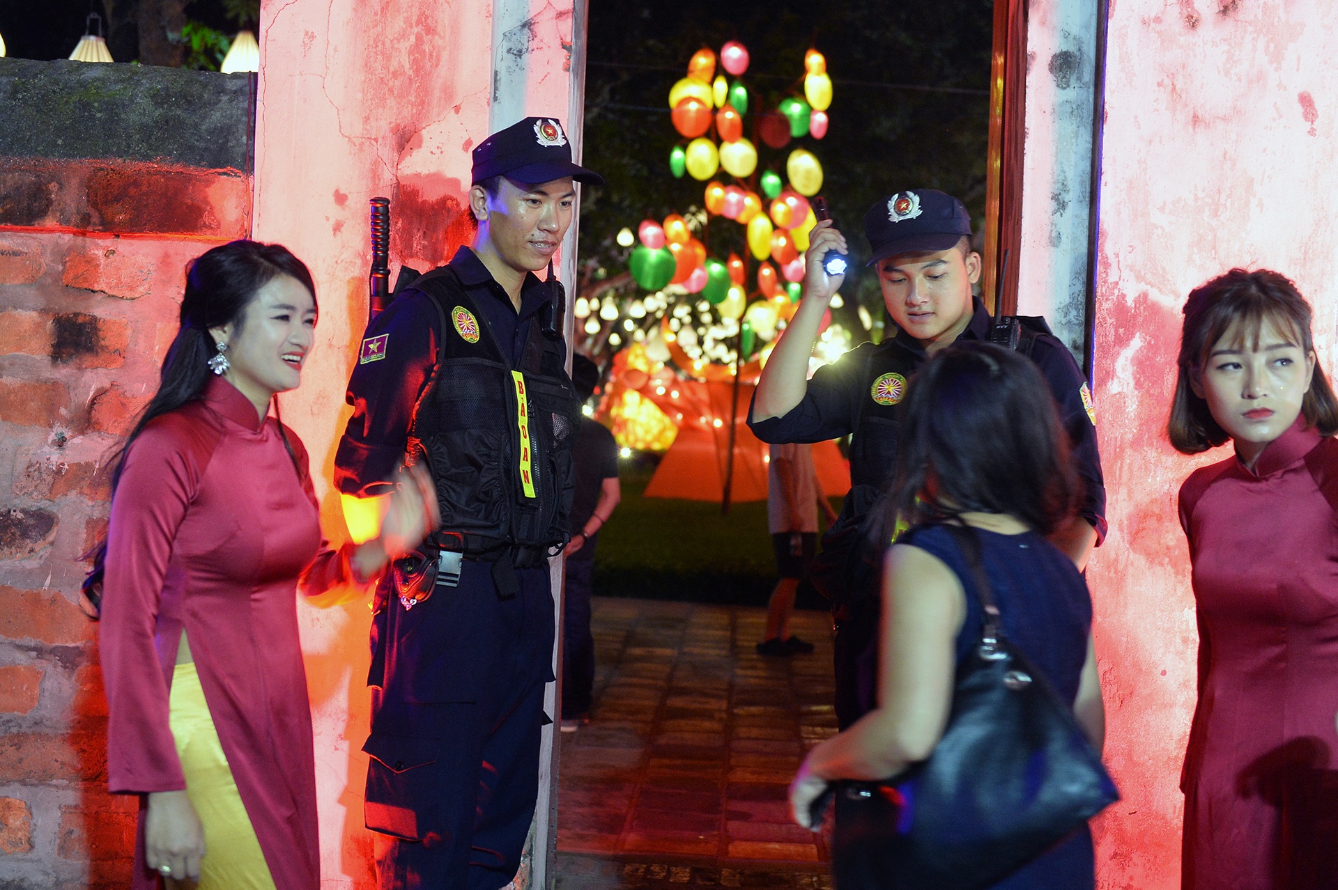 Thu vong nguyet o Van Mieu anh 2