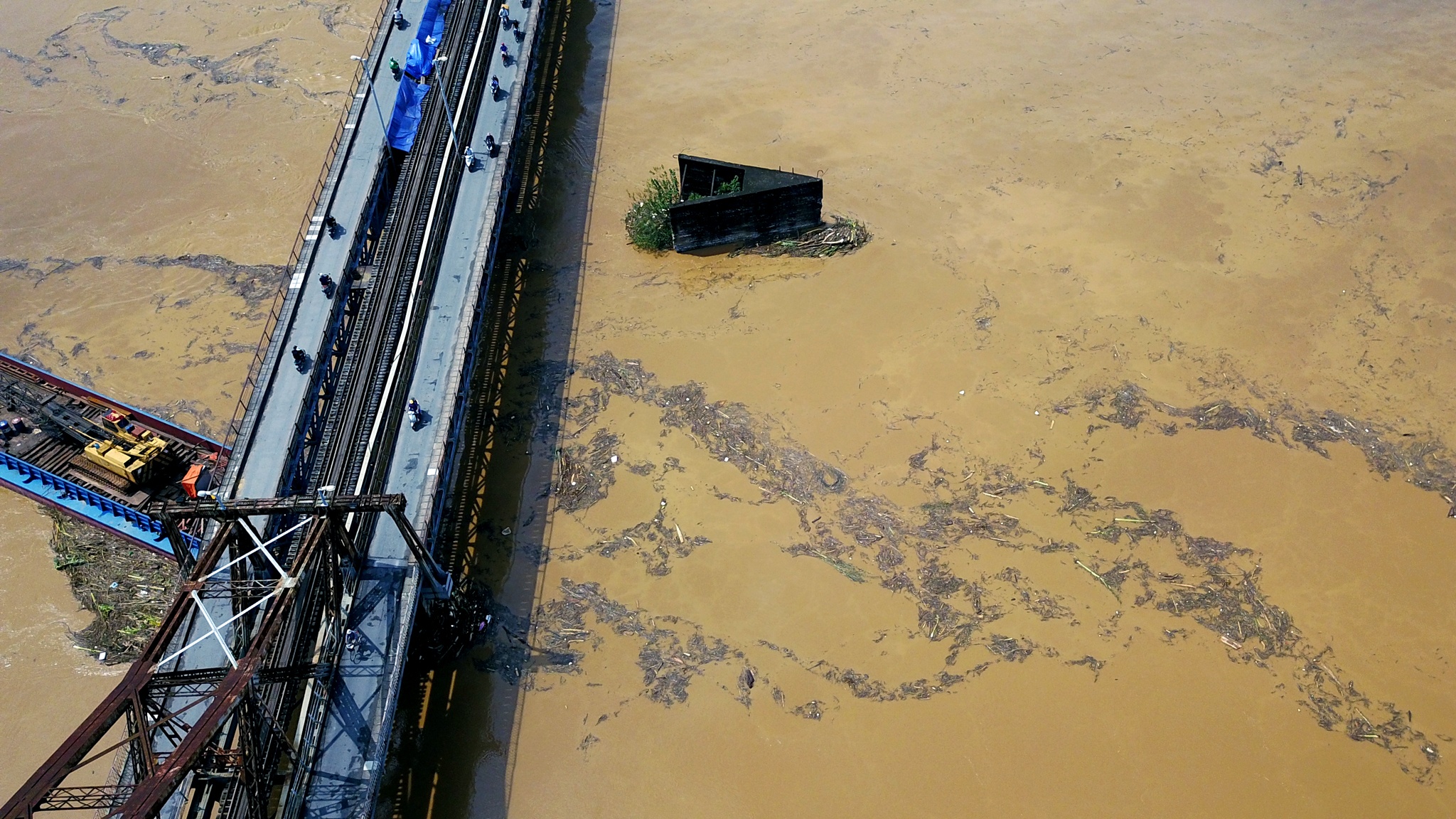 Nuoc song Hong dia phan noi do dang cao hinh anh