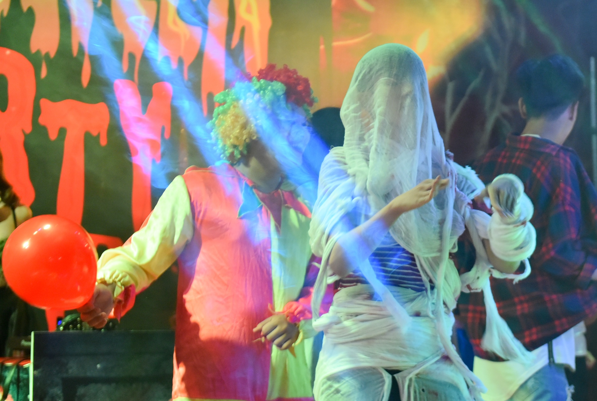 Bien nguoi du Halloween o Sai Gon anh 13