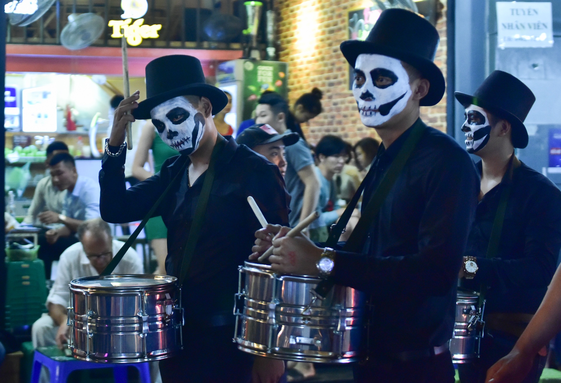 Bien nguoi du Halloween o Sai Gon anh 14