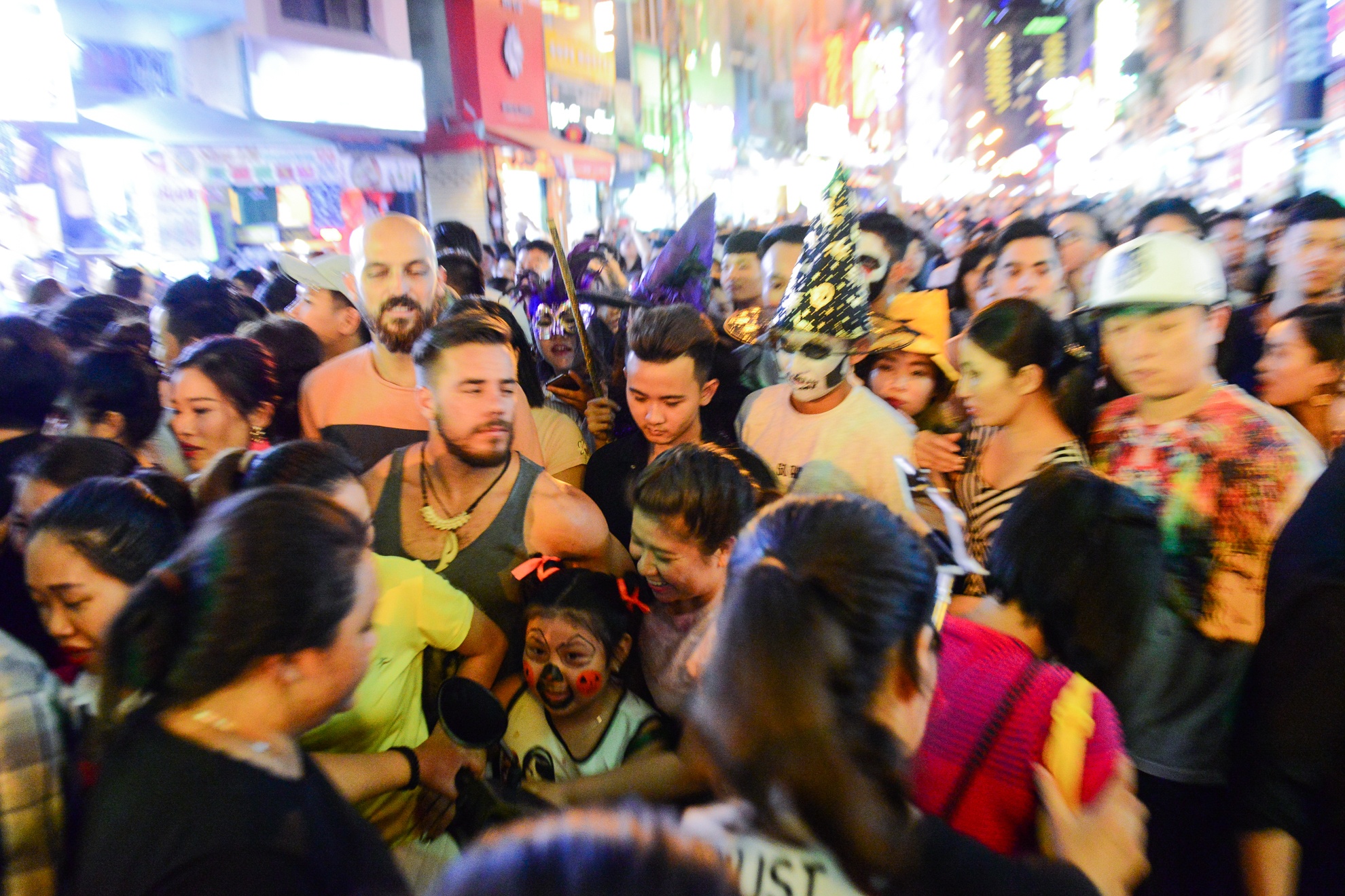 Bien nguoi du Halloween o Sai Gon anh 5