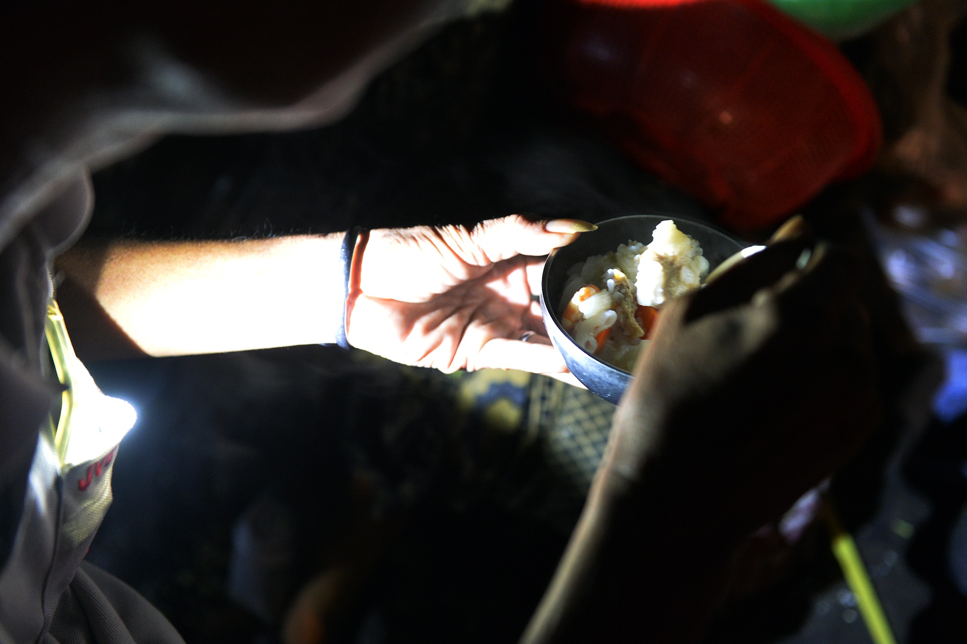 Nha Trang chim trong bong toi anh 12