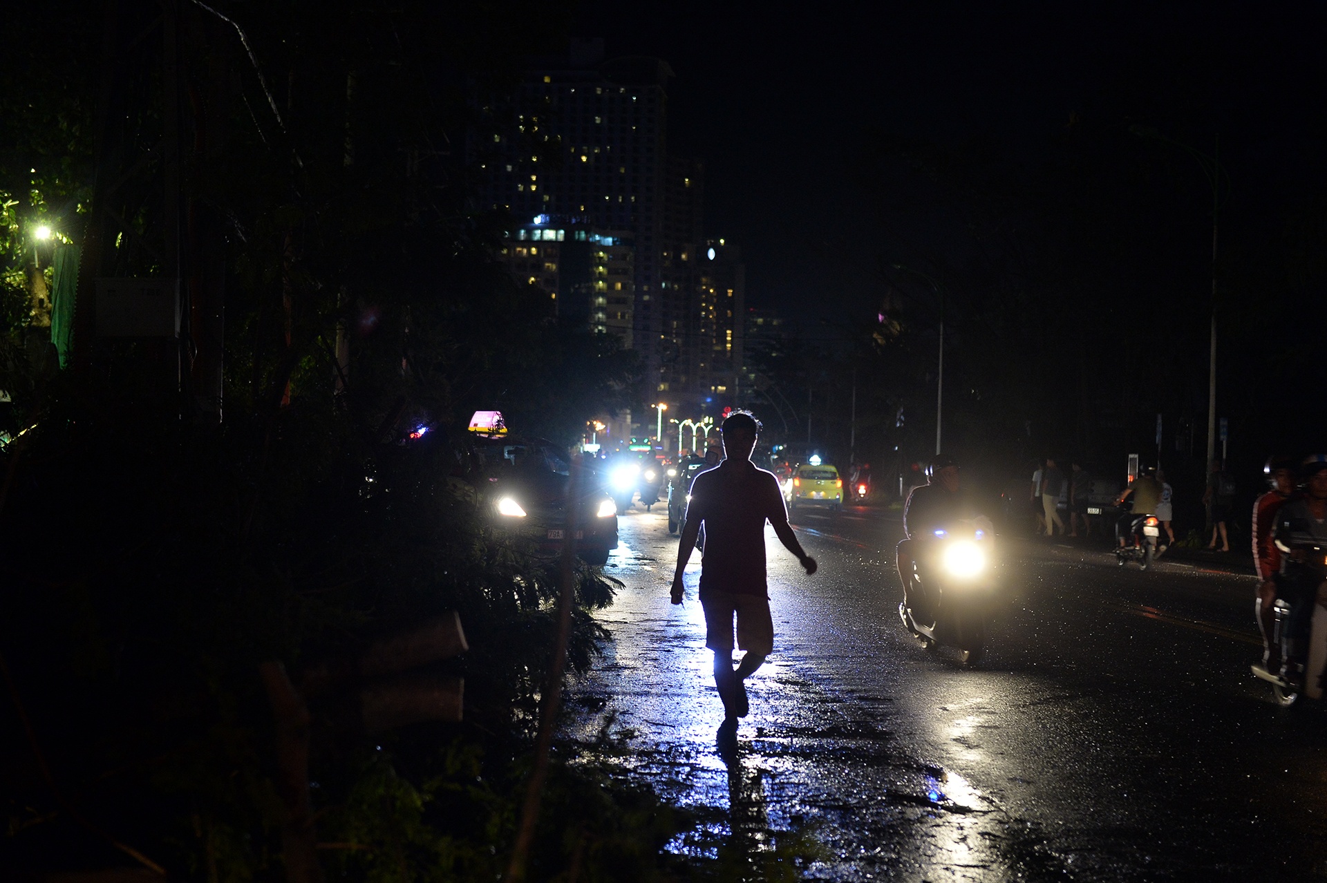 Nha Trang chim trong bong toi anh 2