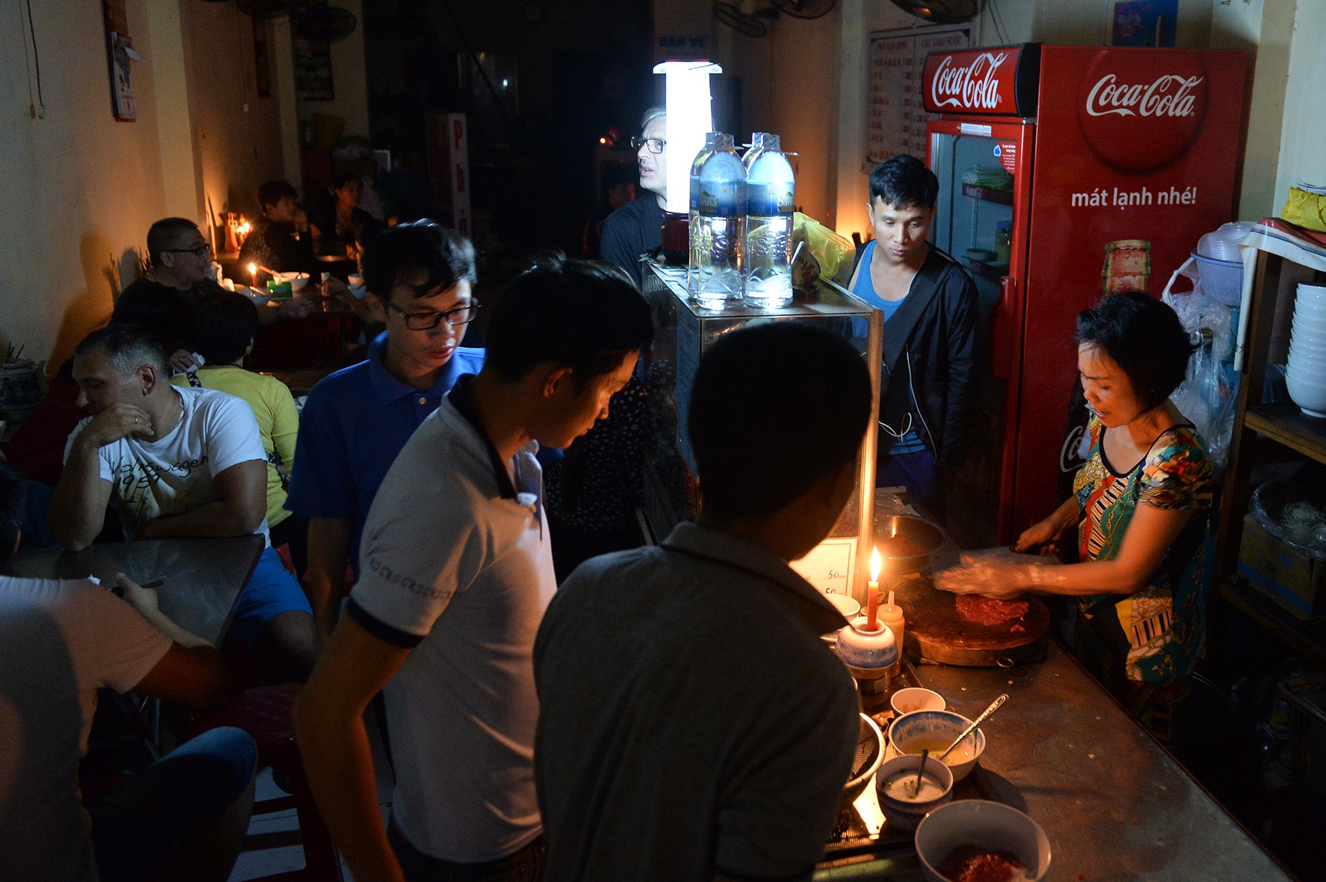 Khach Tay mua sam an uong o Nha Trang anh 7