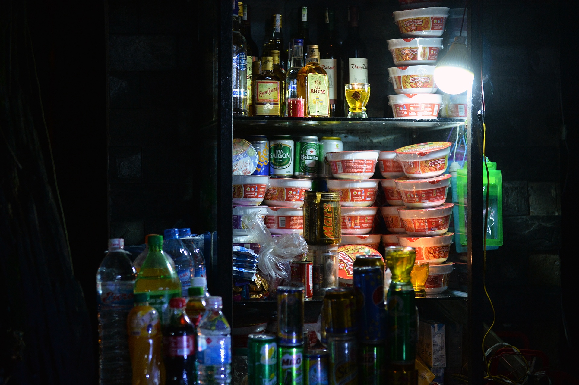 Khach Tay mua sam an uong o Nha Trang anh 5