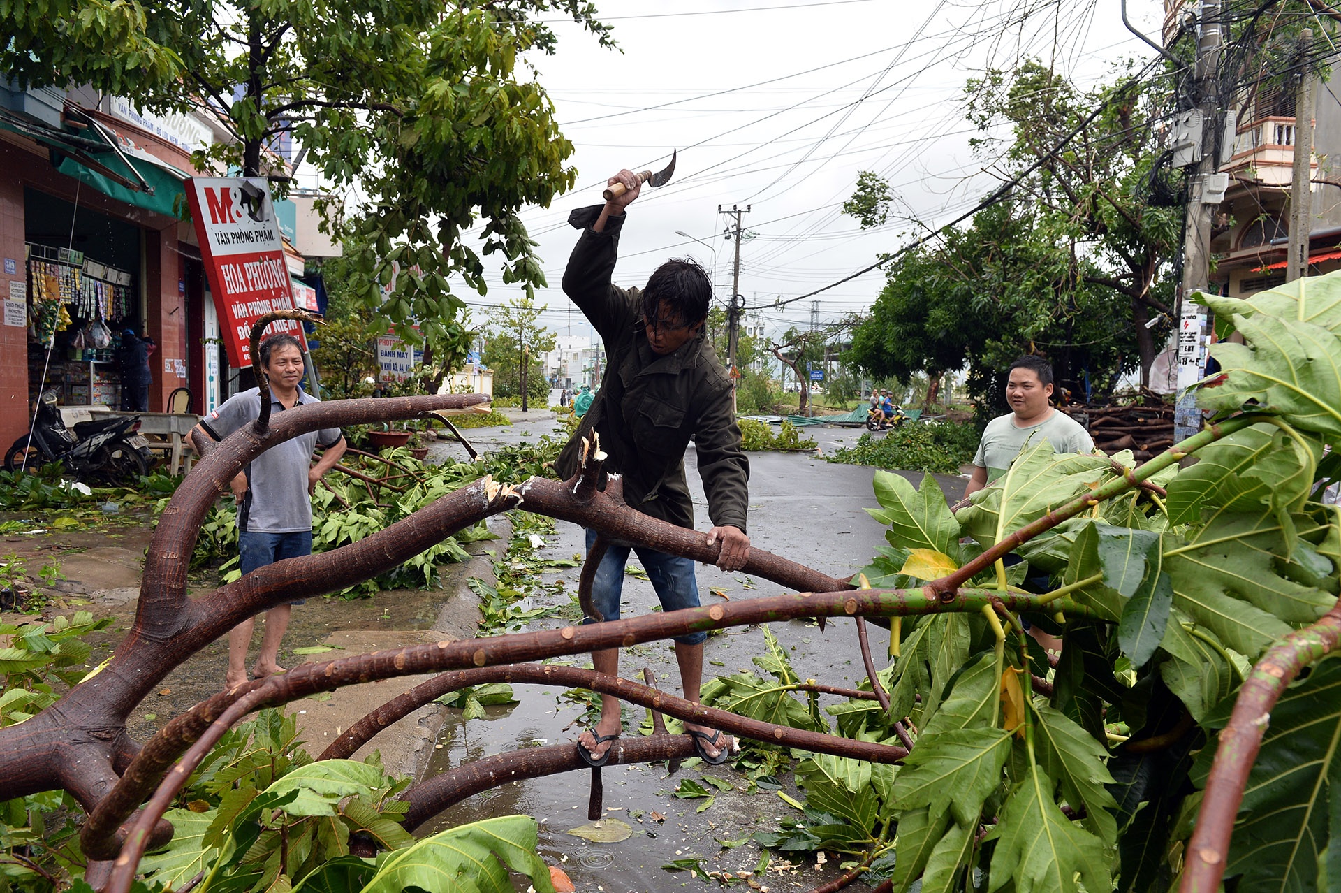 Nha Trang ngon ngang sau bao anh 18