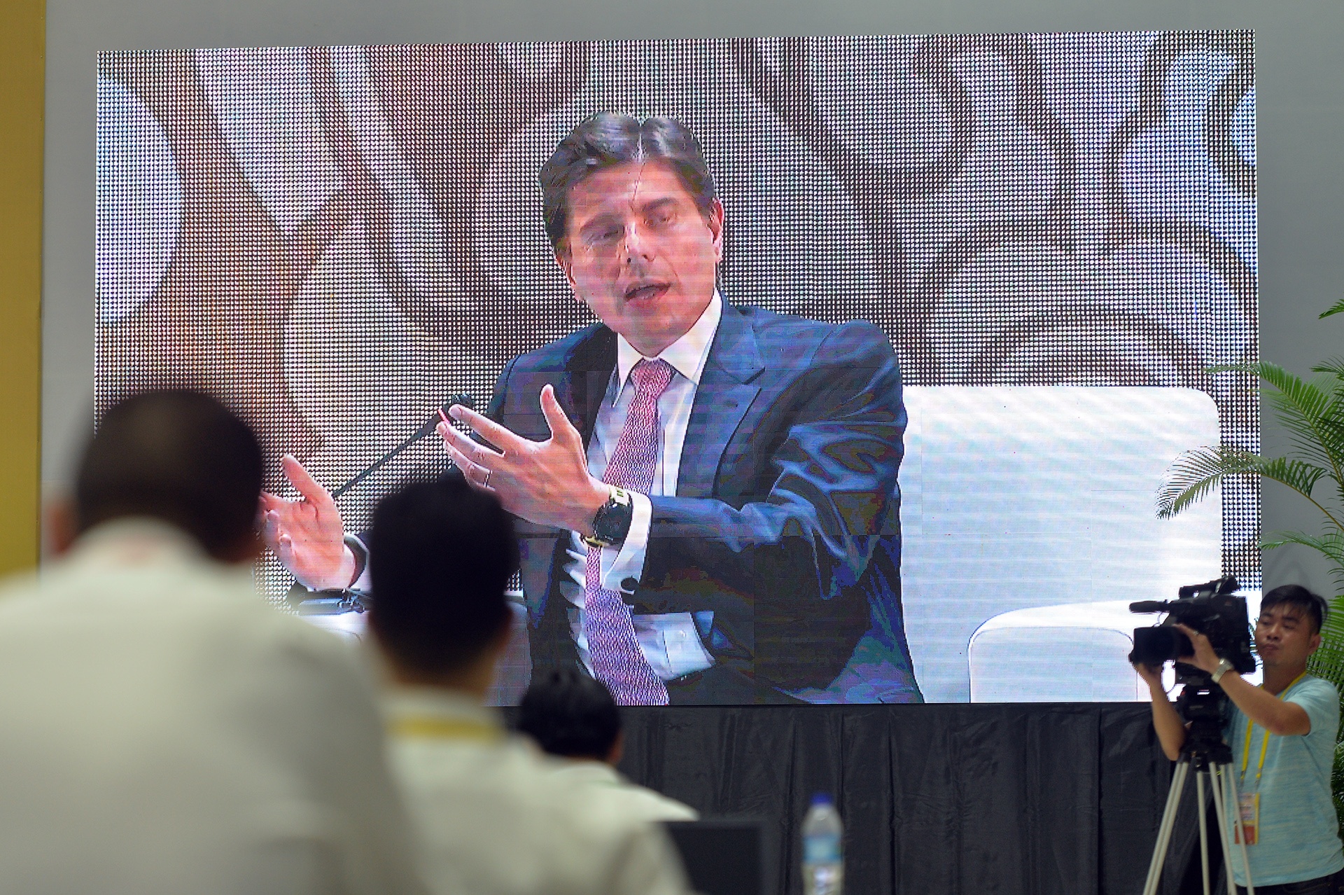 phong vien tac nghiep APEC anh 3