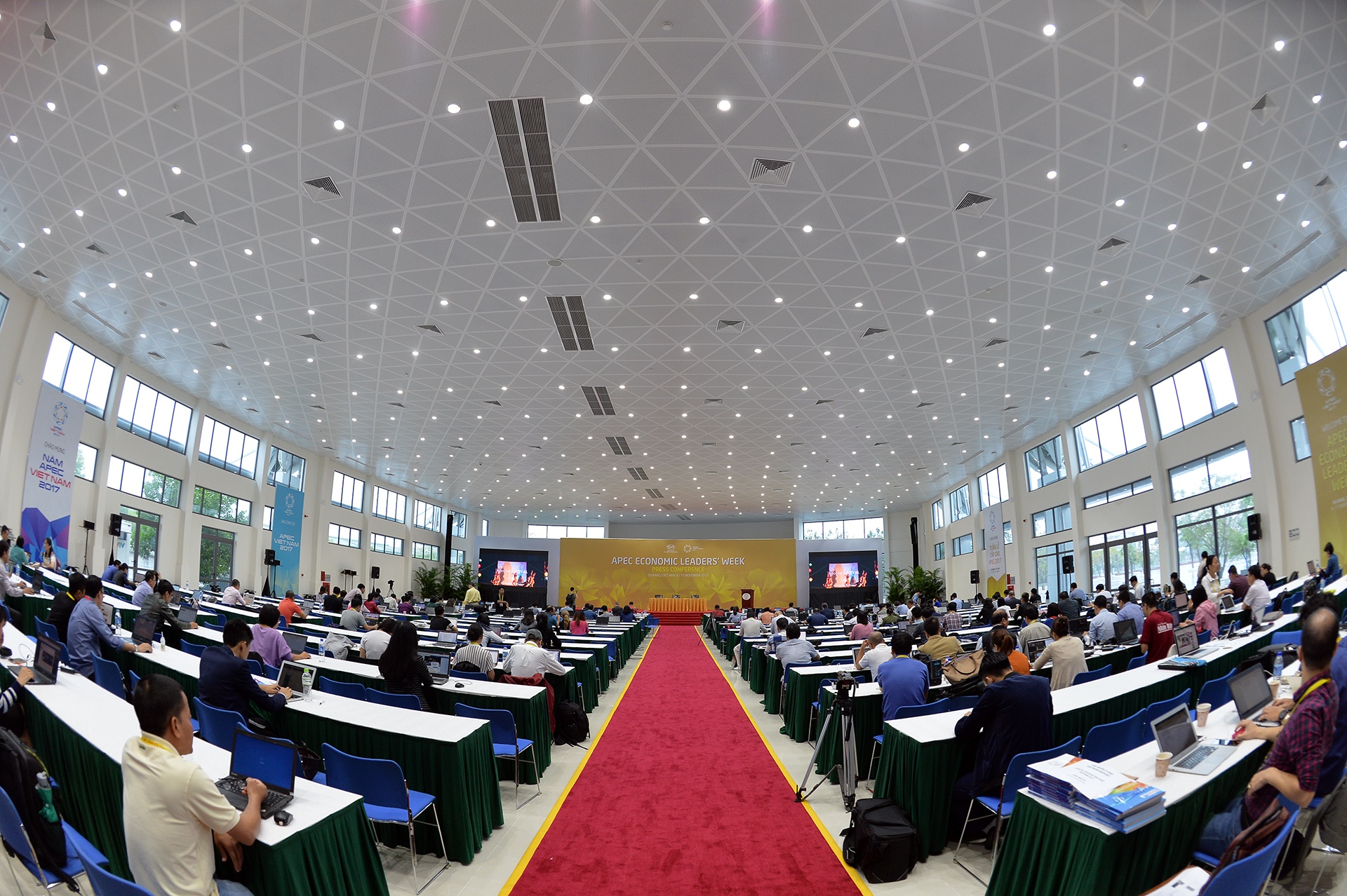 phong vien tac nghiep APEC anh 1