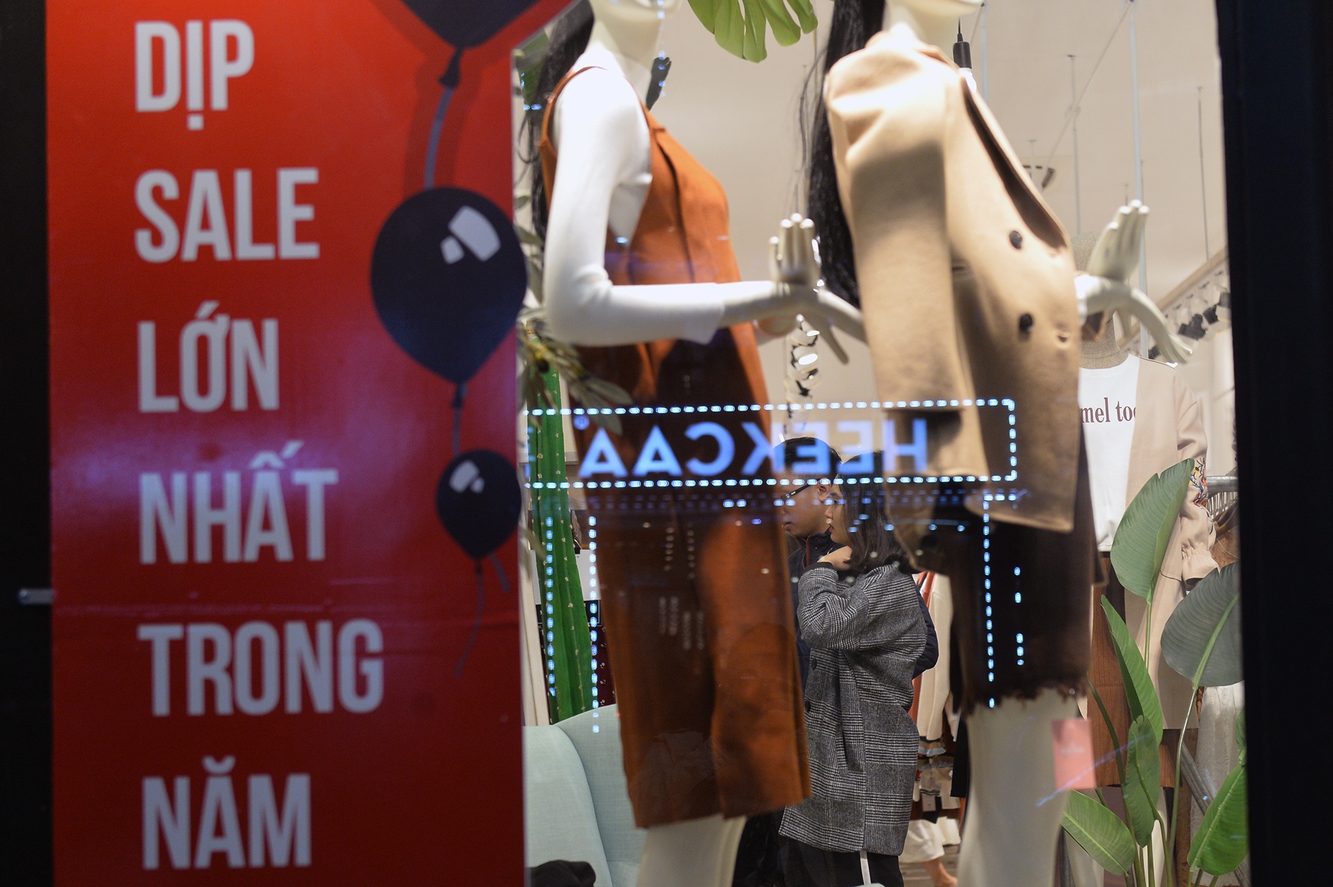 mua sam thoi trang ngay Black Friday o tren pho anh 17