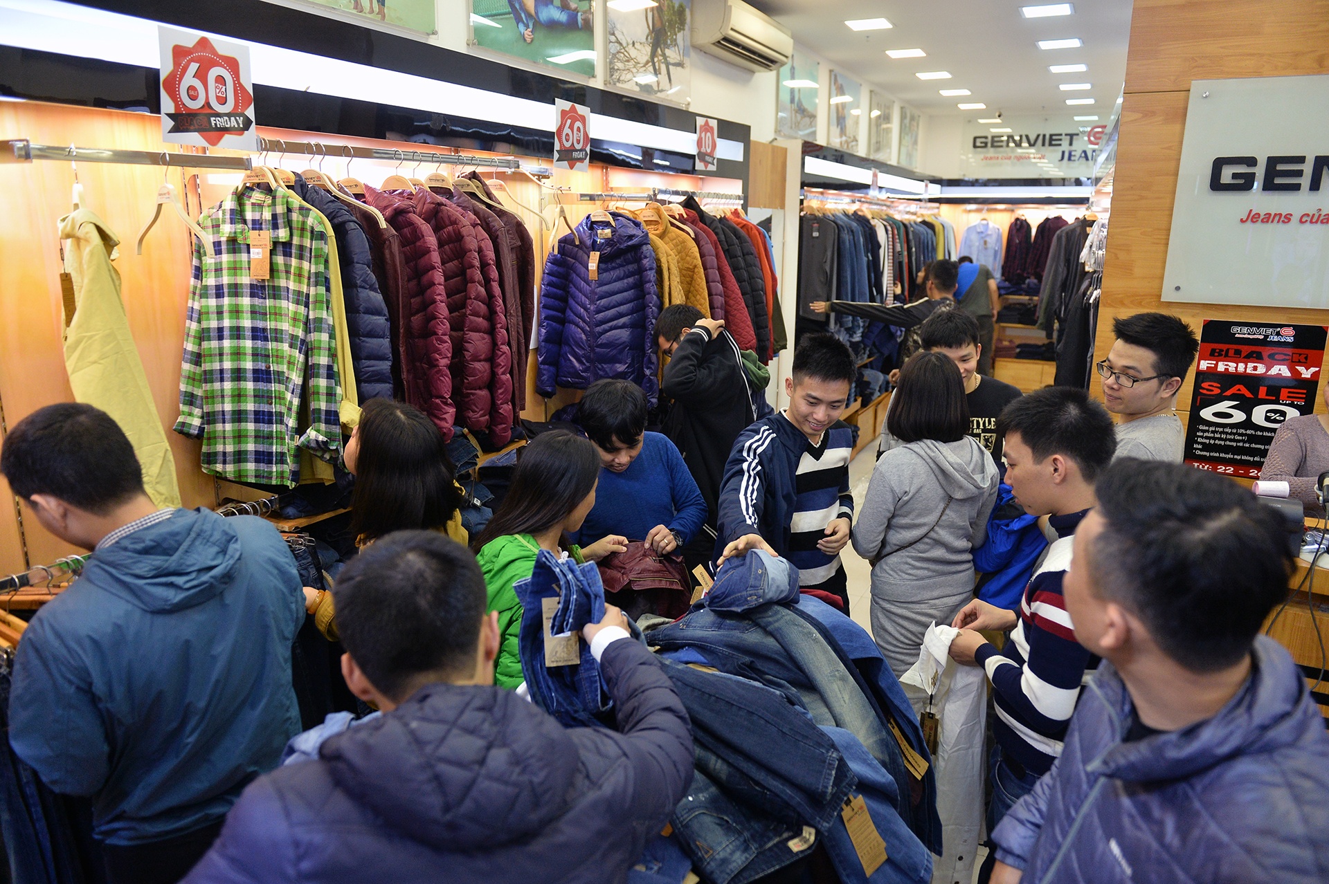 mua sam thoi trang ngay Black Friday o tren pho anh 8