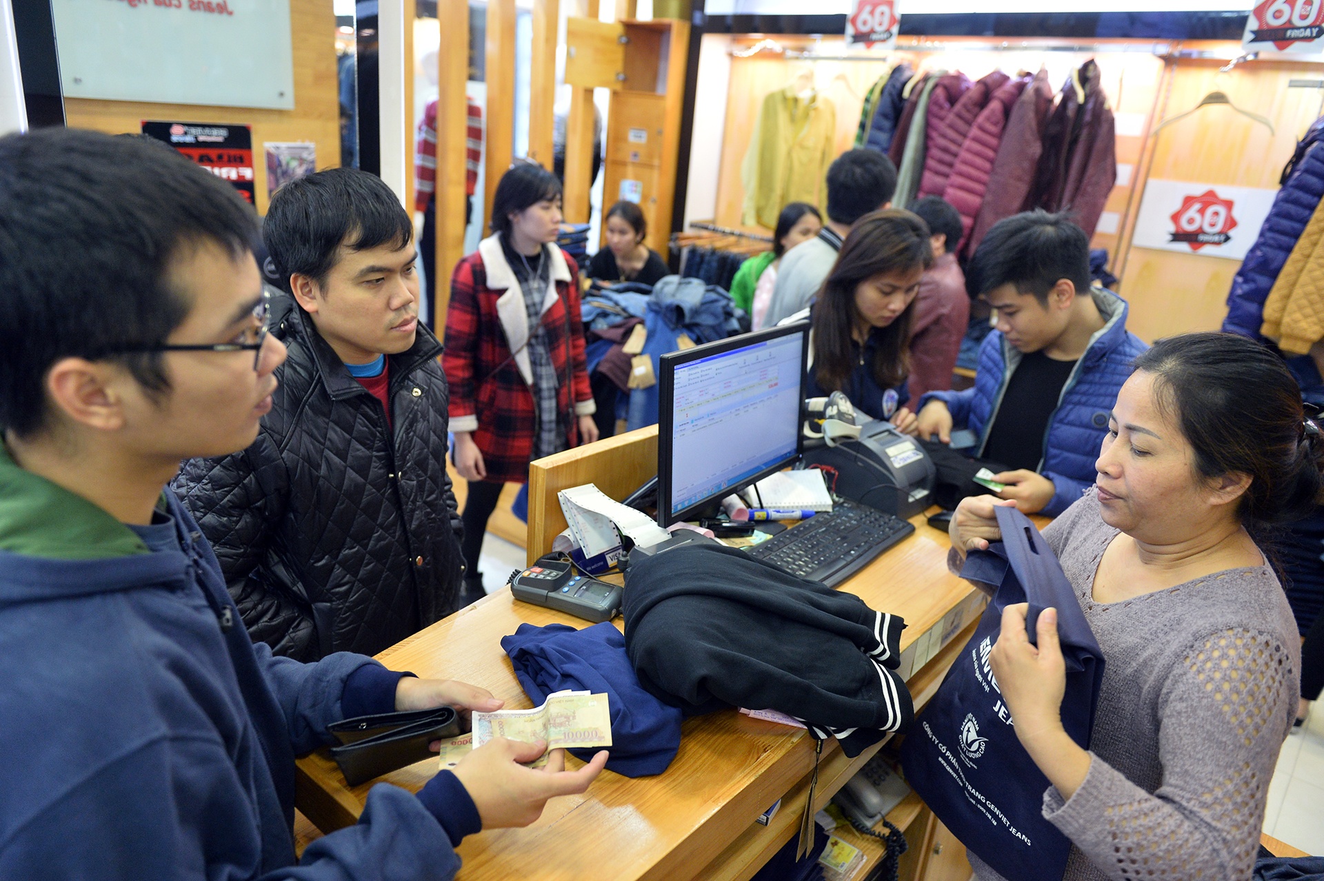 mua sam thoi trang ngay Black Friday o tren pho anh 10