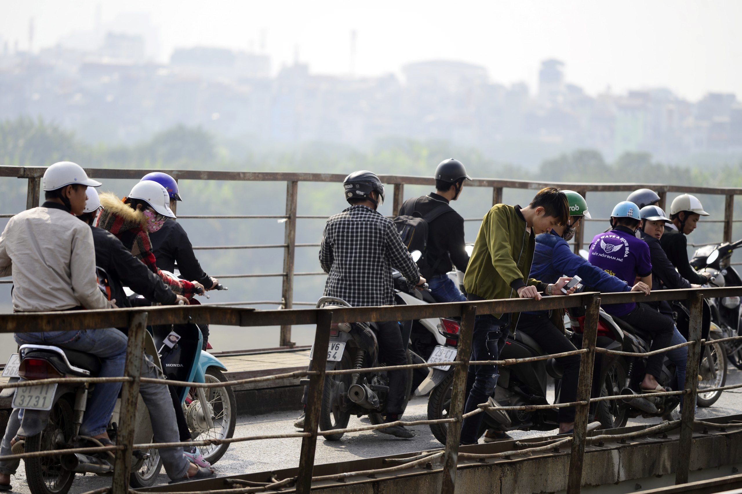 go bom khu vuc chan cau Long Bien anh 4