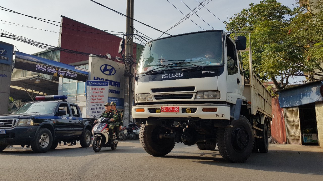 go bom khu vuc chan cau Long Bien anh 13