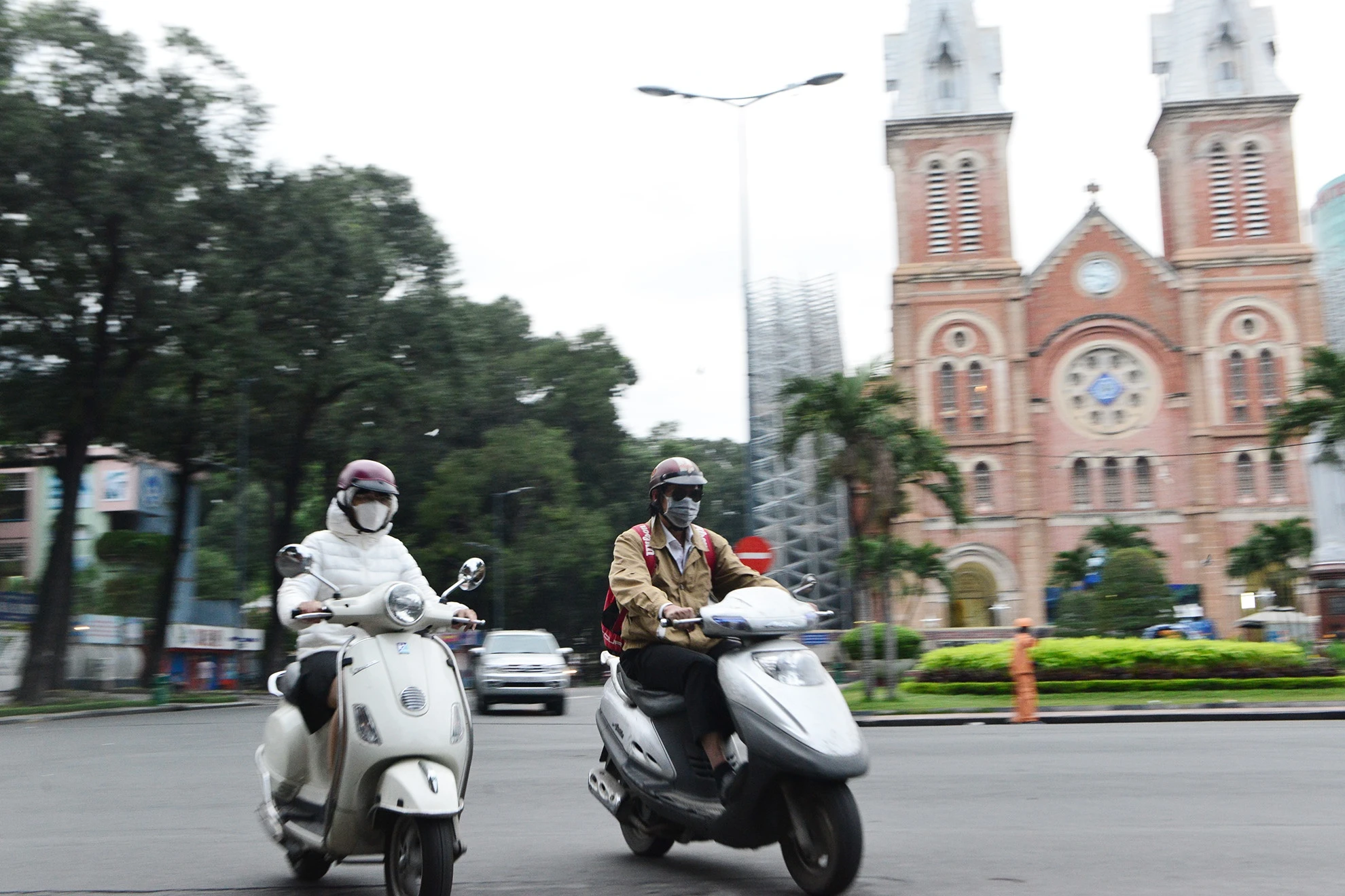 cuoc song dao lon vi lanh o Sai Gon anh 2