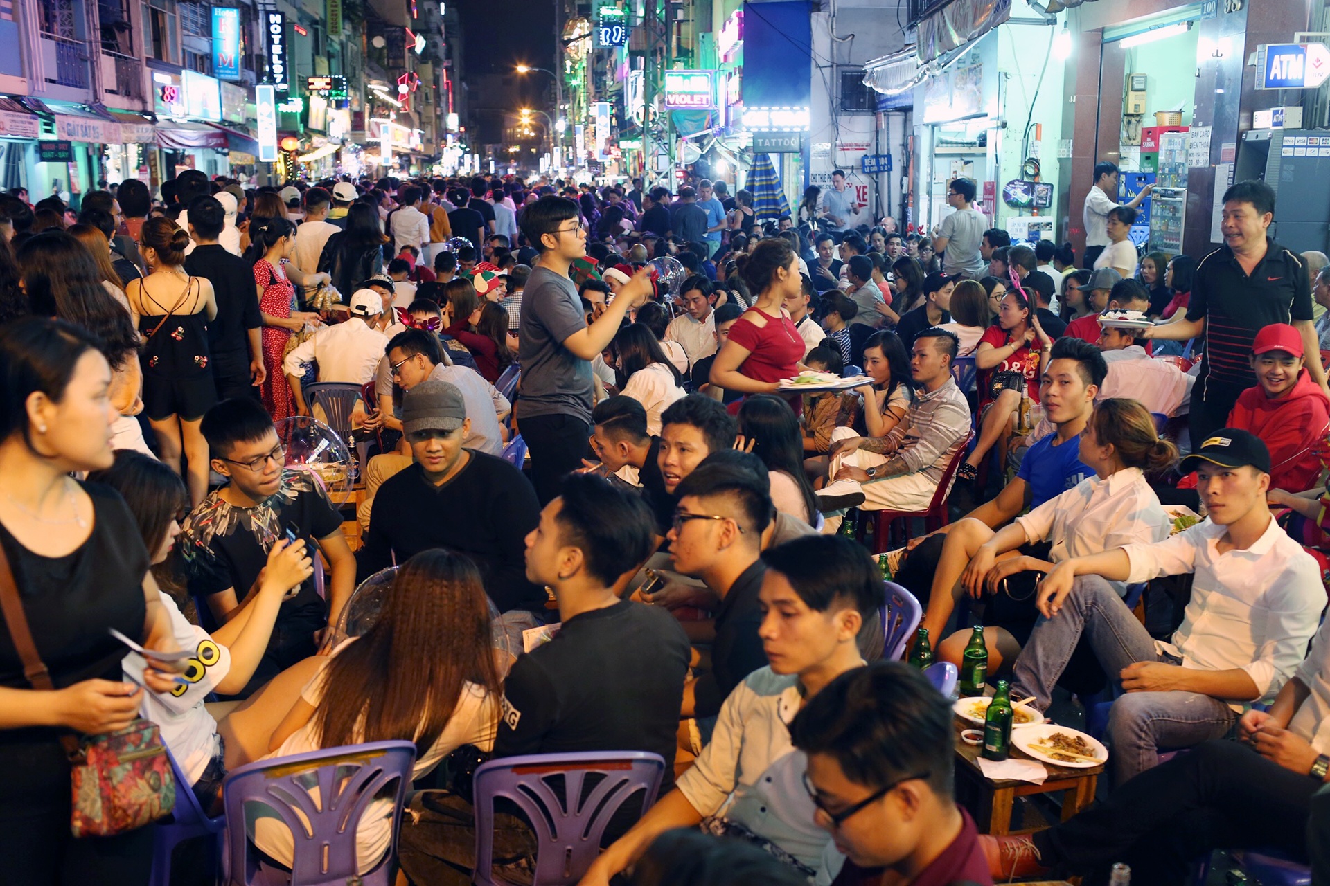 chen chuc an uong dem Noel anh 16