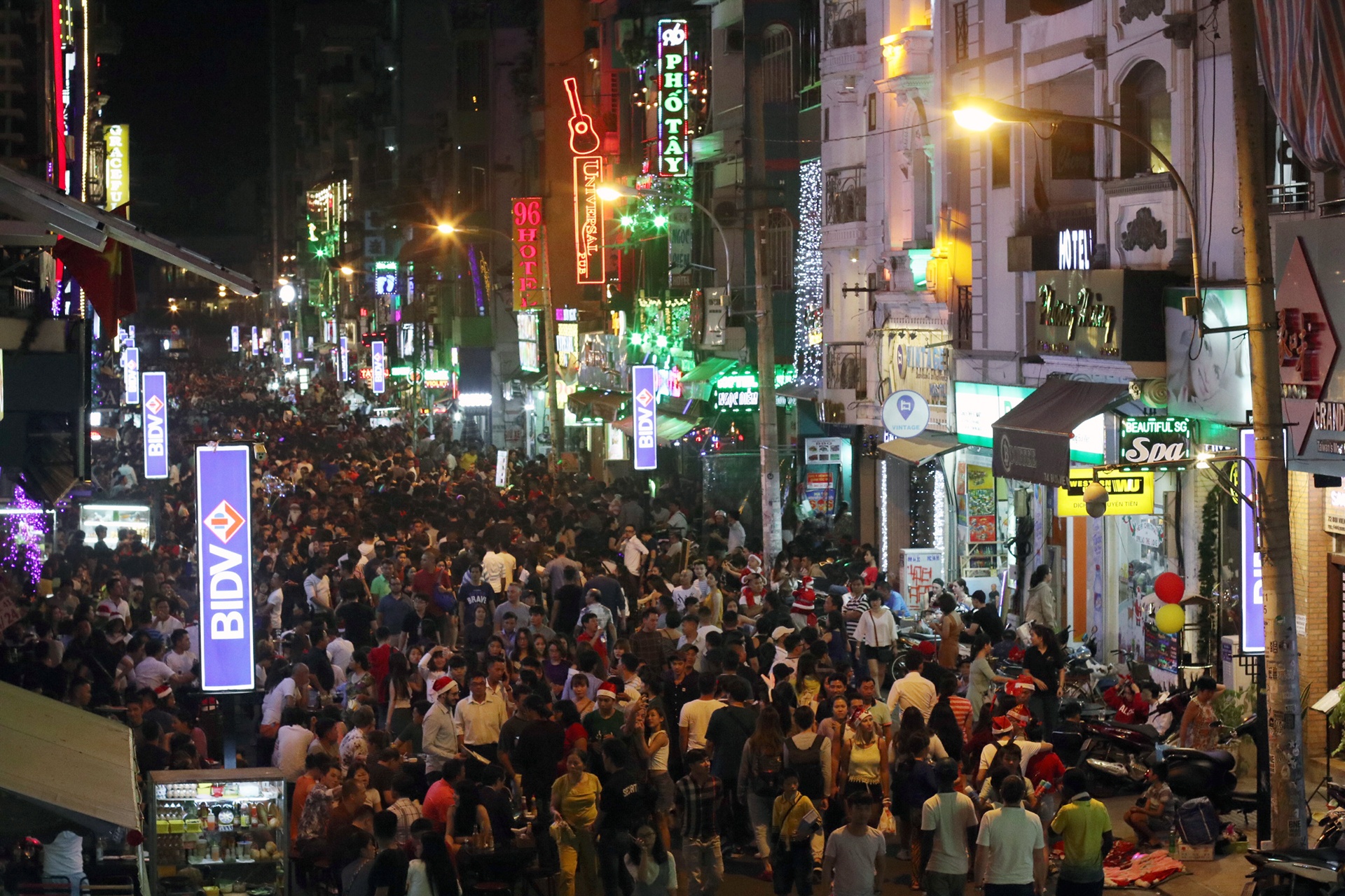 chen chuc an uong dem Noel anh 15