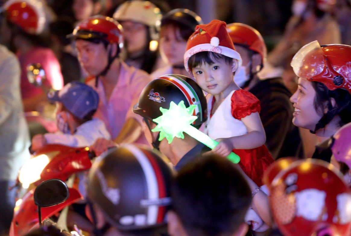 Nguoi Sai Gon xuong duong don Giang sinh hinh anh