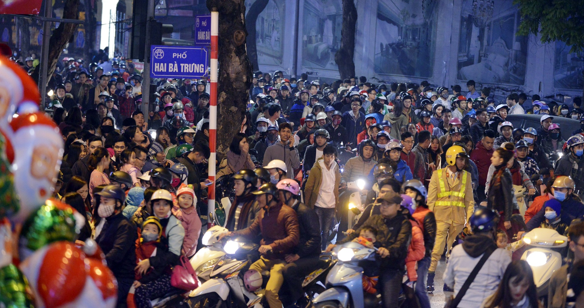 ông già noel tham gia giao thông ảnh 8 ong gia noel tham gia giao thong anh 8