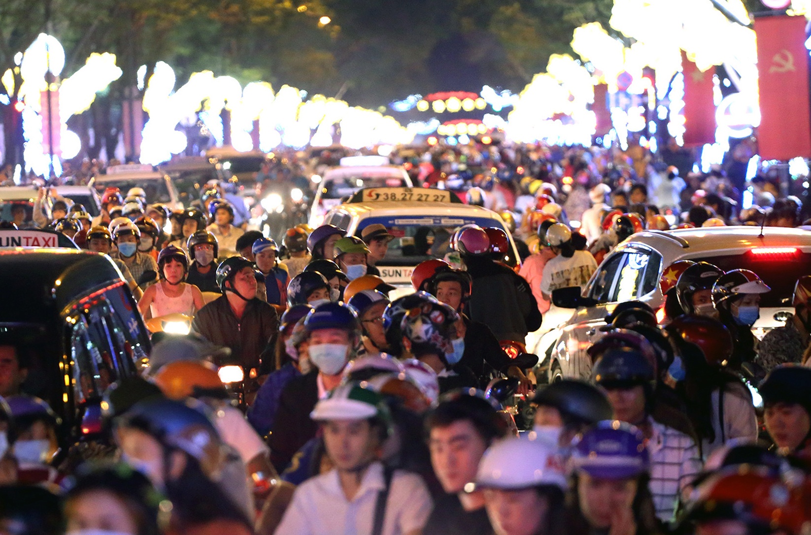Cac nga duong Sai Gon, Ha Noi ket cung dem Giang sinh hinh anh