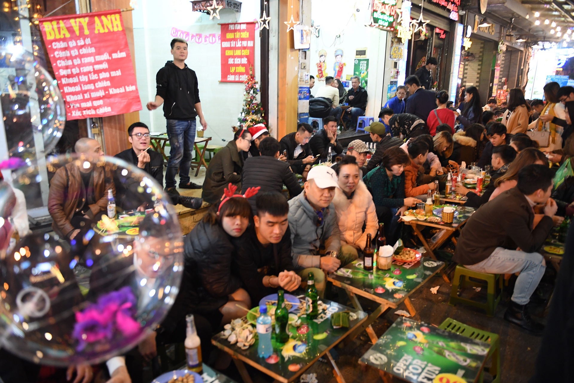 chen chuc an uong dem Noel anh 5