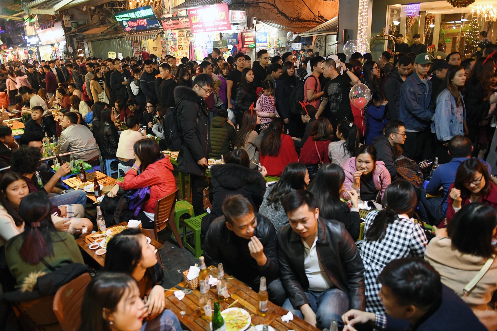 chen chuc an uong dem Noel anh 6