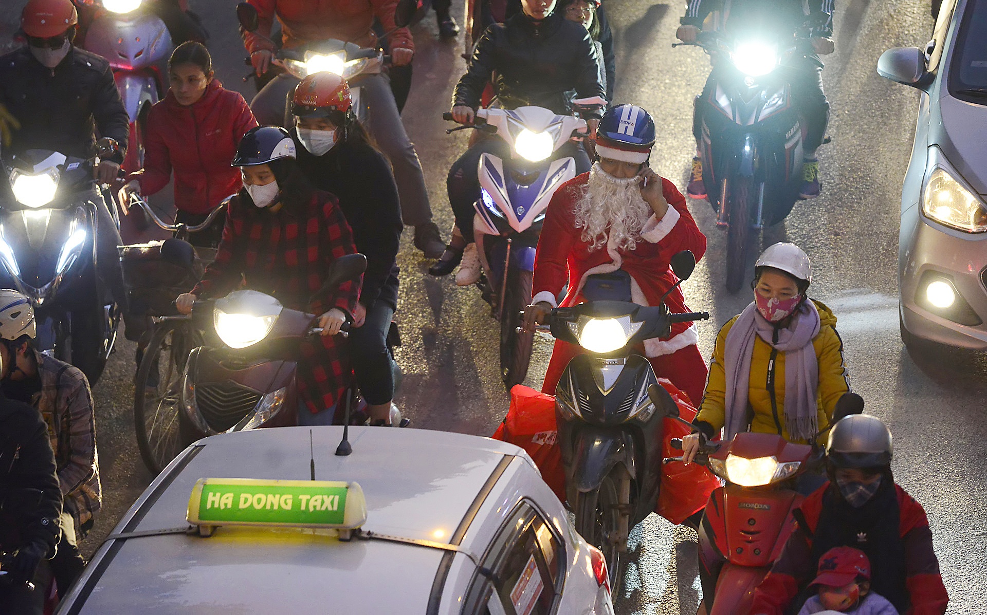 ông già noel tham gia giao thông ảnh 3 ong gia noel tham gia giao thong anh 3