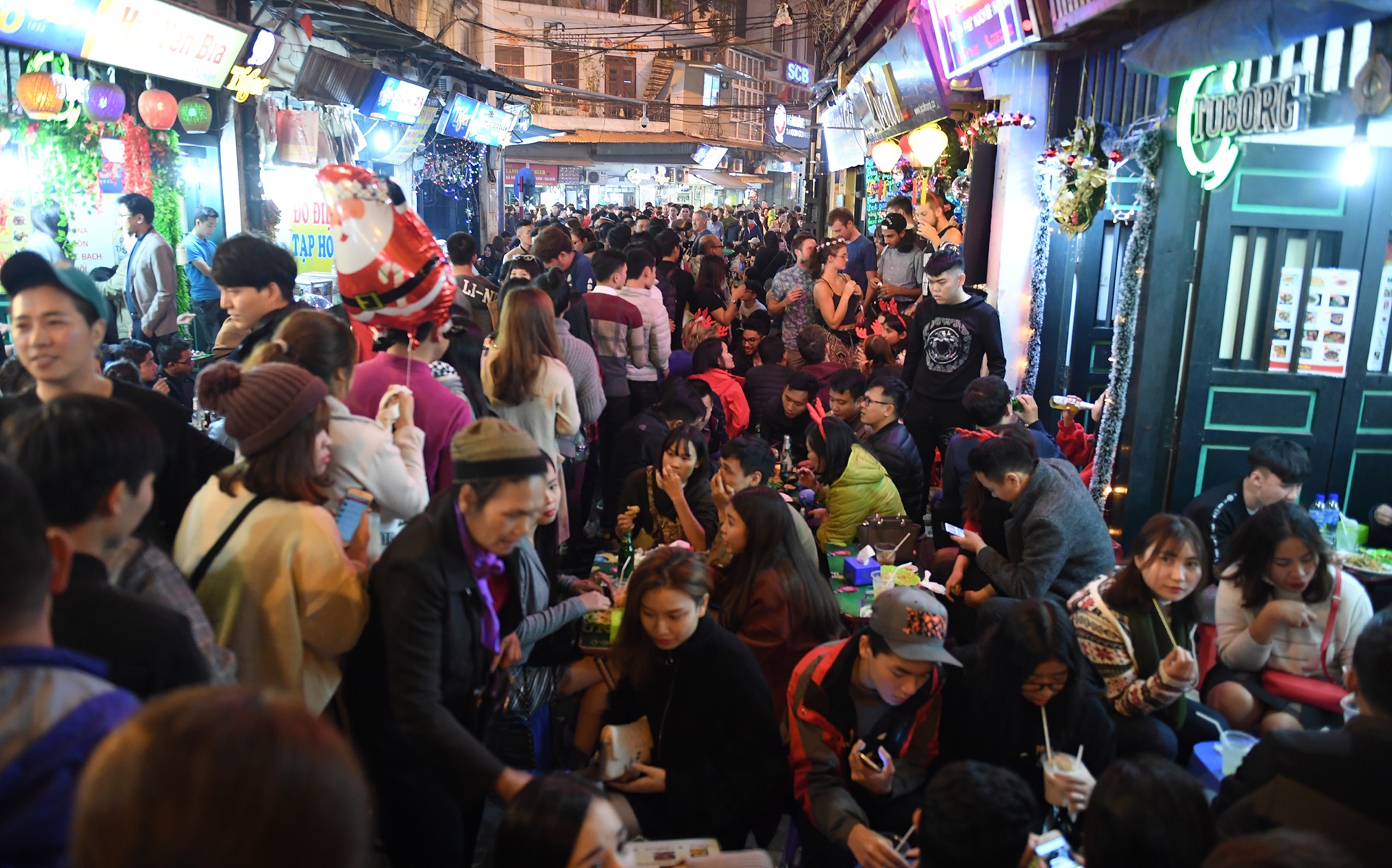 chen chuc an uong dem Noel anh 2