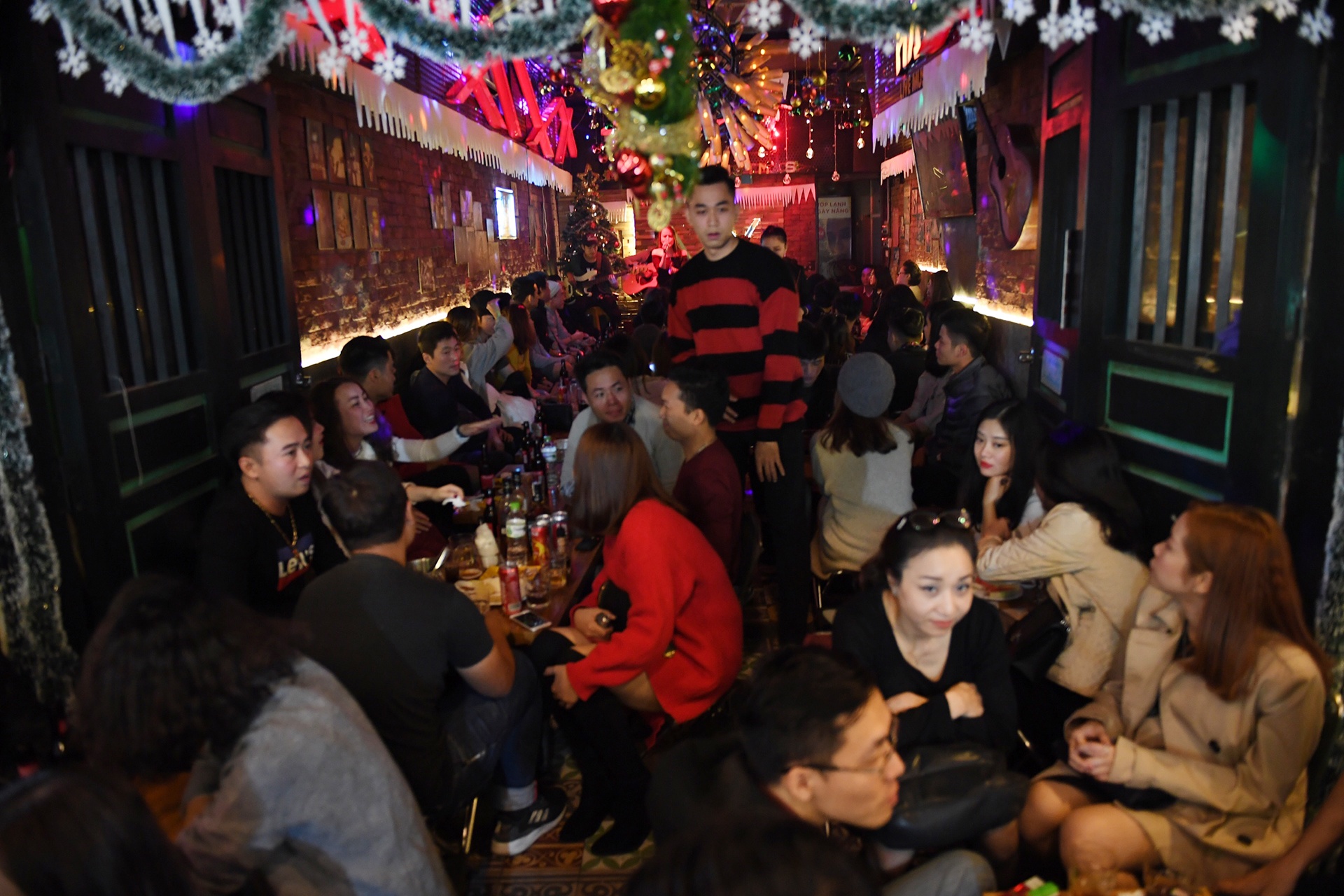 chen chuc an uong dem Noel anh 3