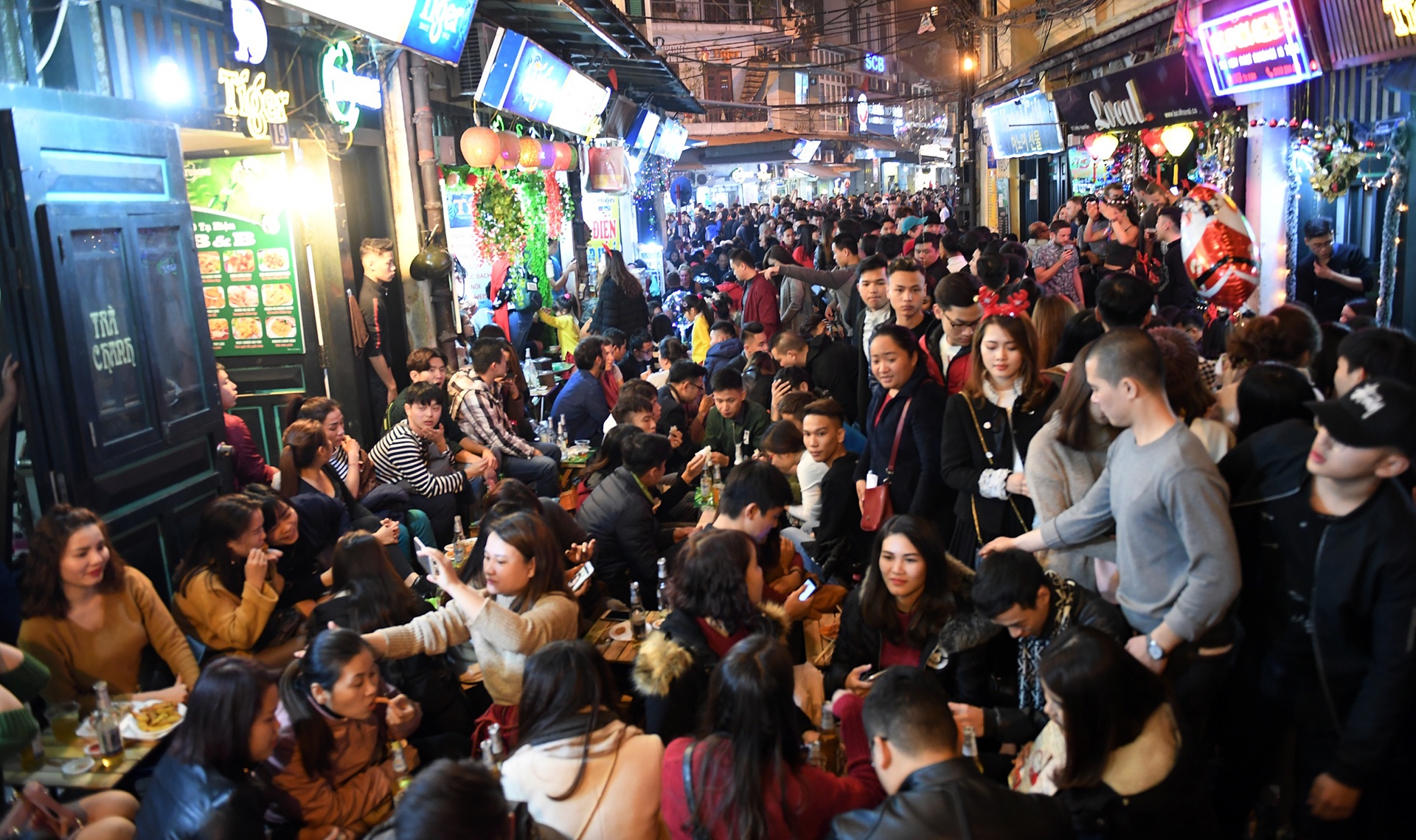 chen chuc an uong dem Noel anh 4