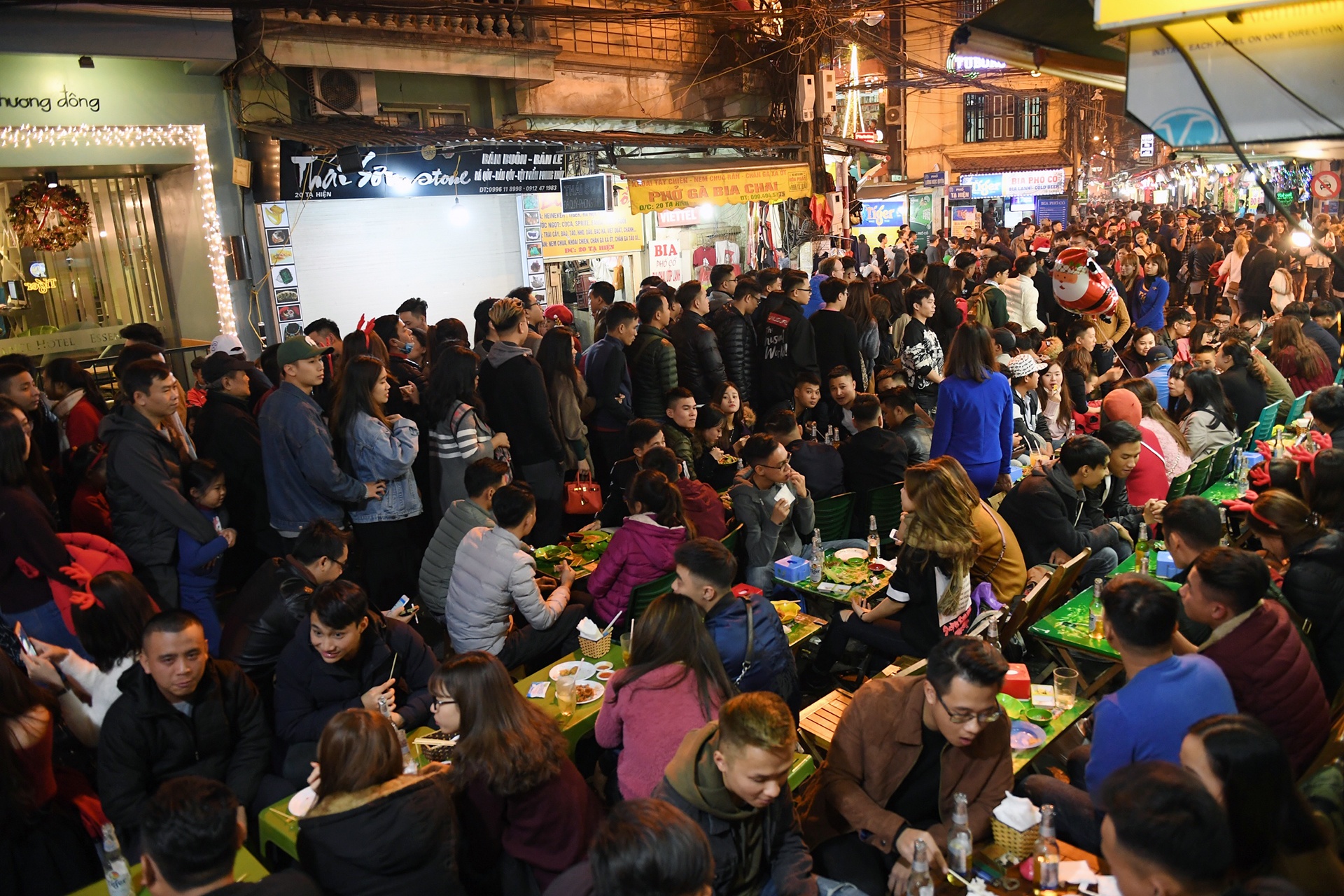 chen chuc an uong dem Noel anh 7