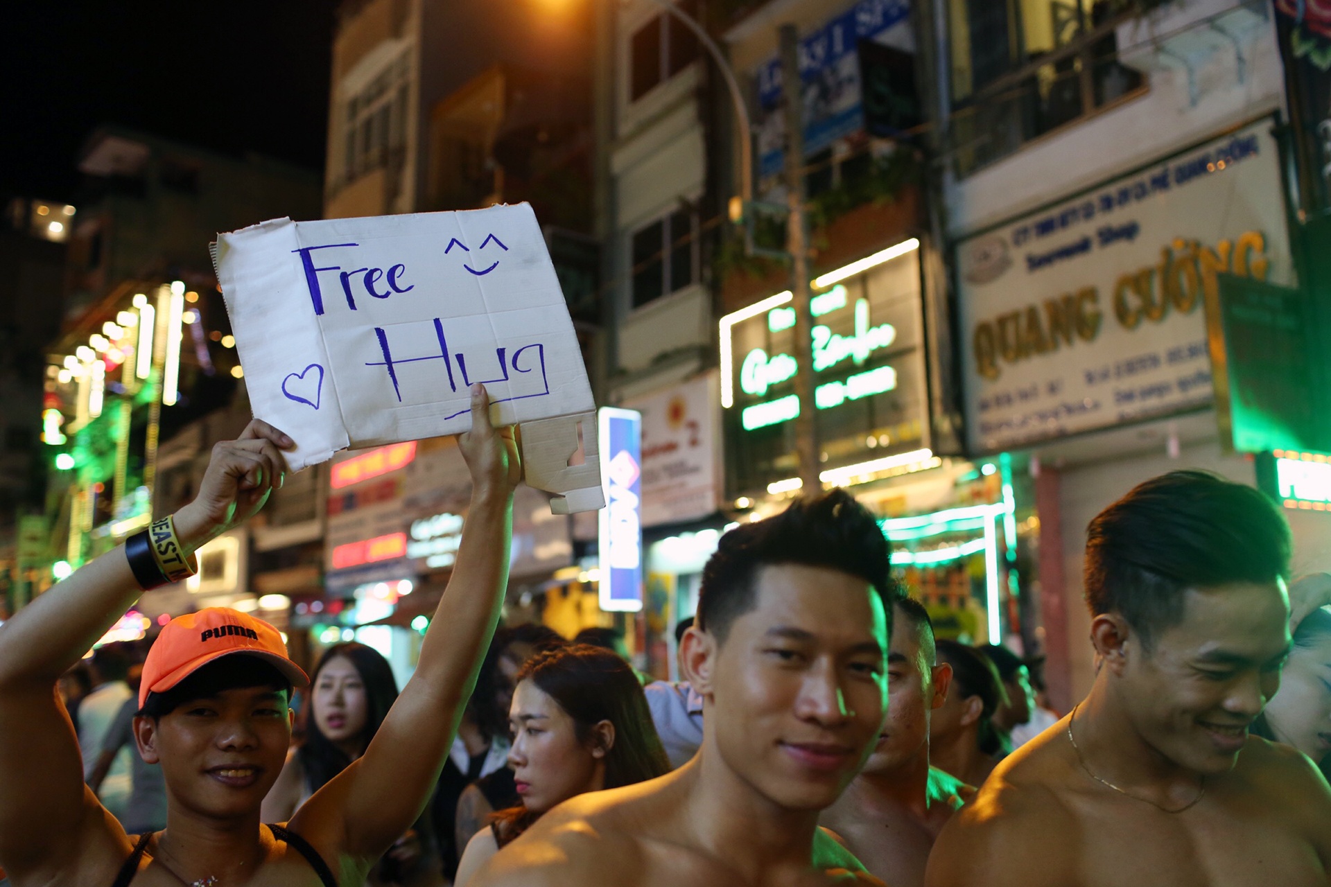 khoe than 6 mui dem Noel anh 2