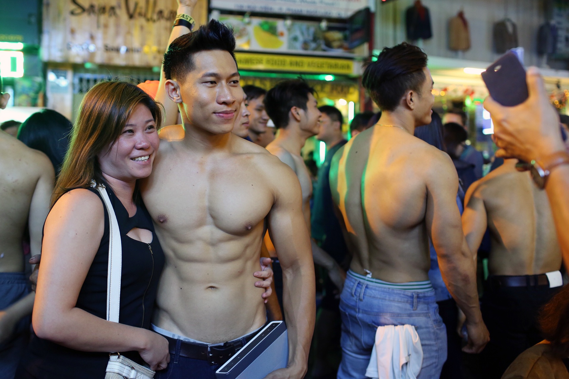 khoe than 6 mui dem Noel anh 6