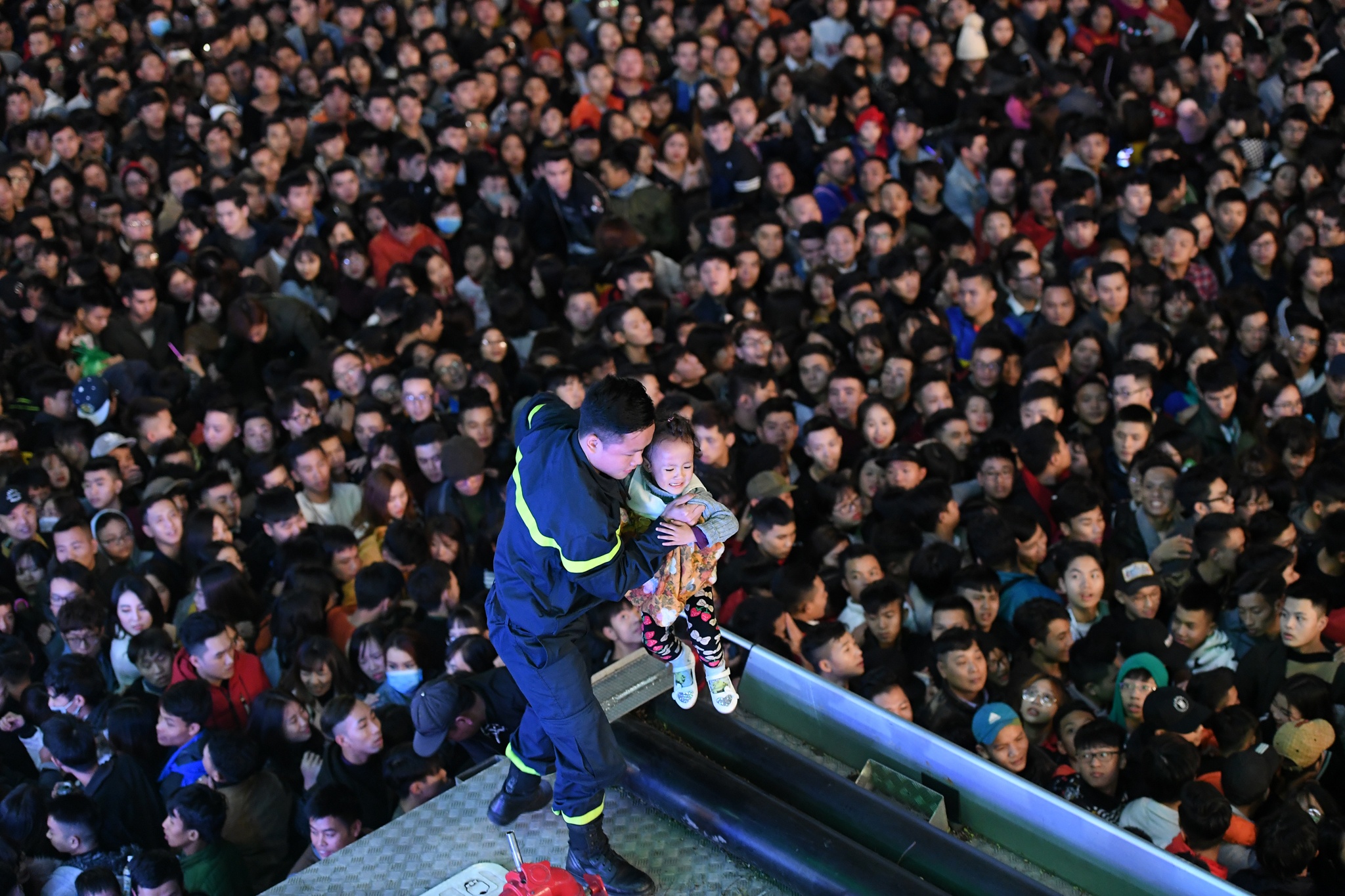 cuu ho nan nhan giua bien nguoi anh 3