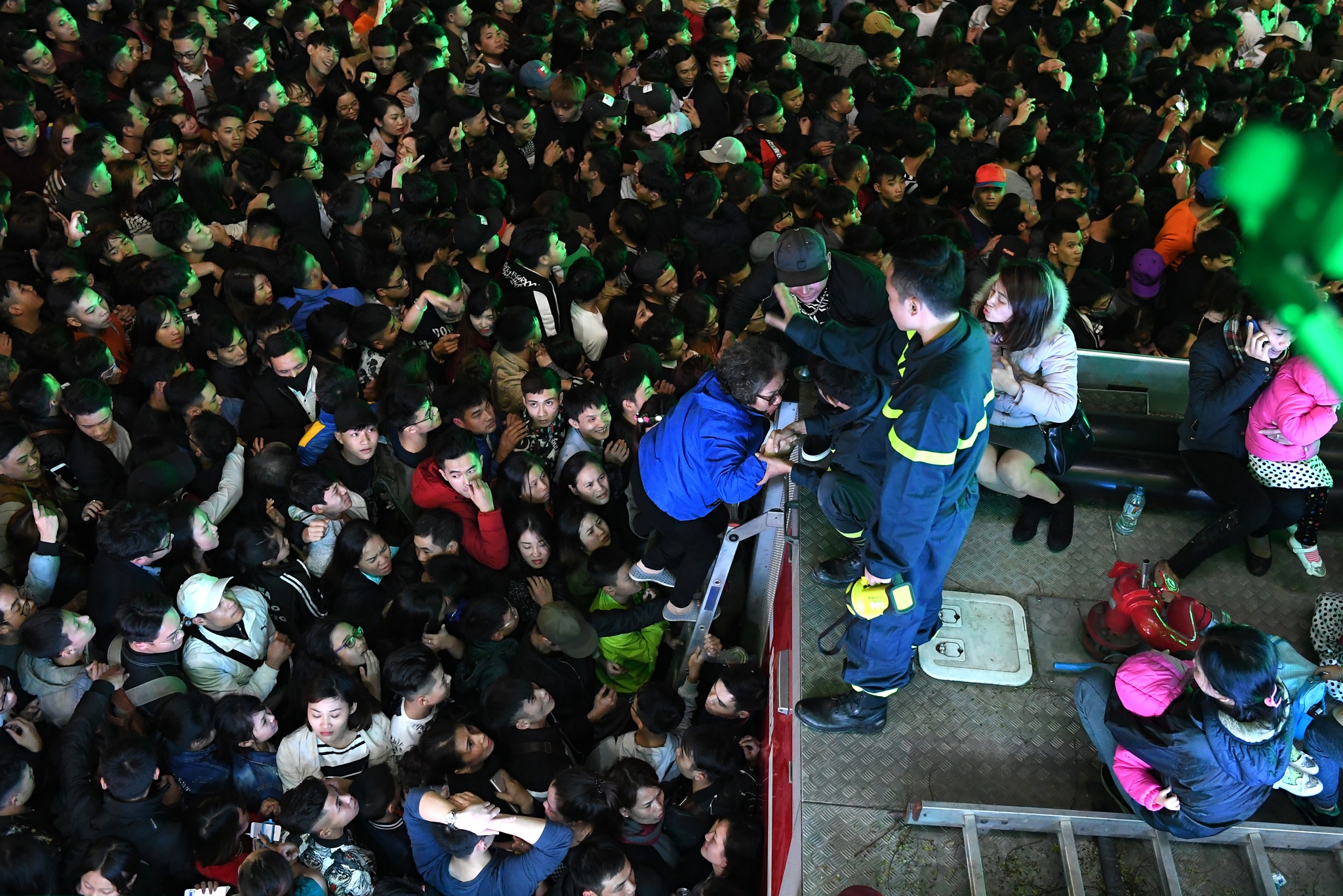 cuu ho nan nhan giua bien nguoi anh 9