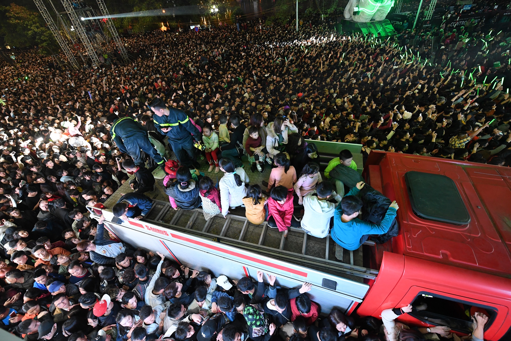 cuu ho nan nhan giua bien nguoi anh 10