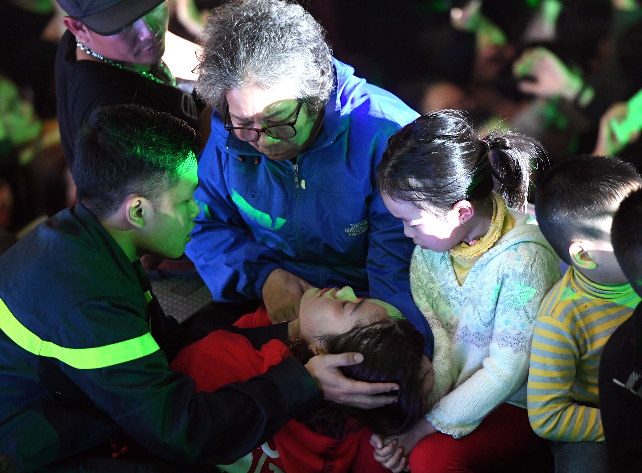 cuu ho nan nhan giua bien nguoi anh 12