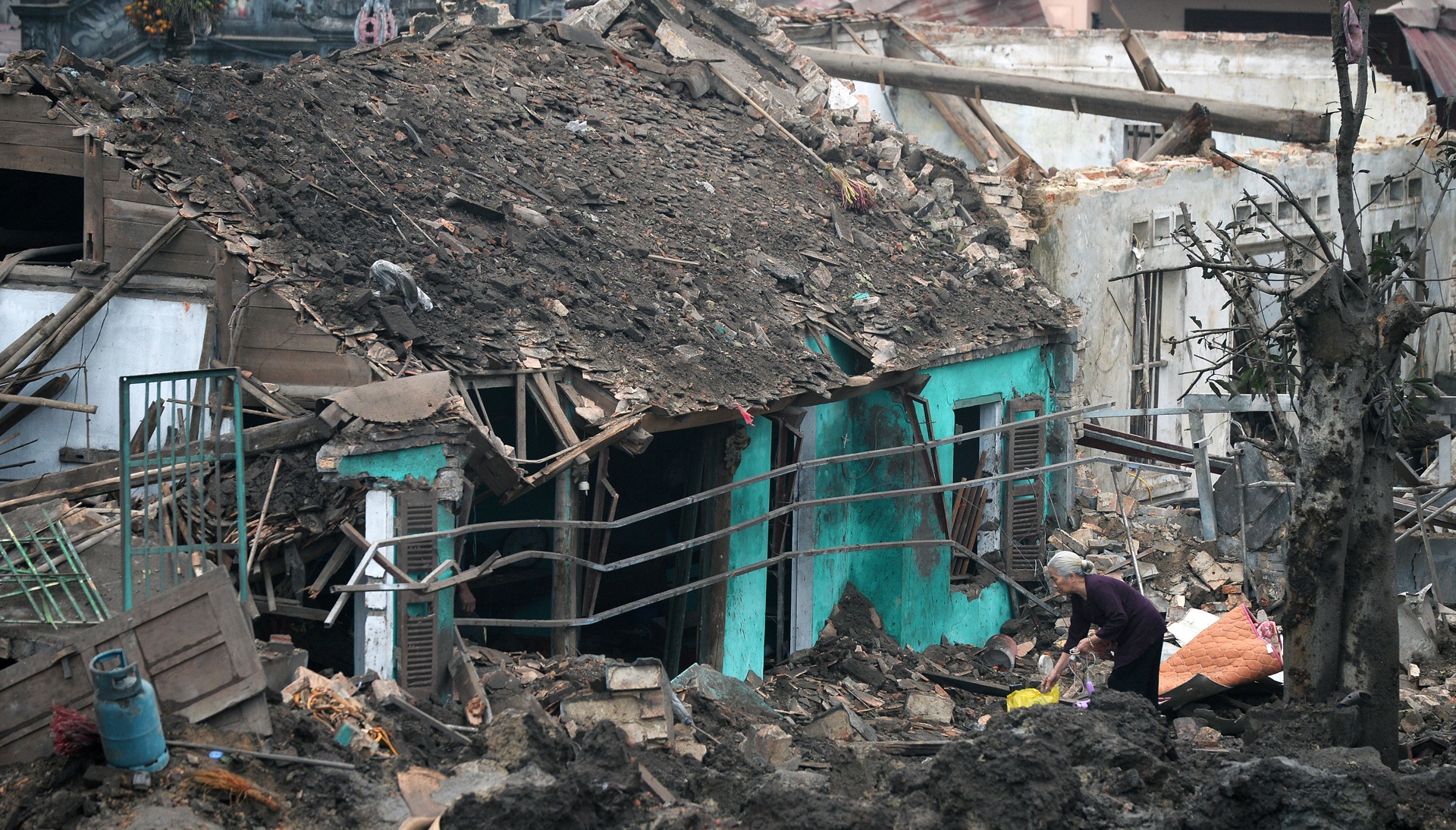 lang Quan Do sau vu no anh 1