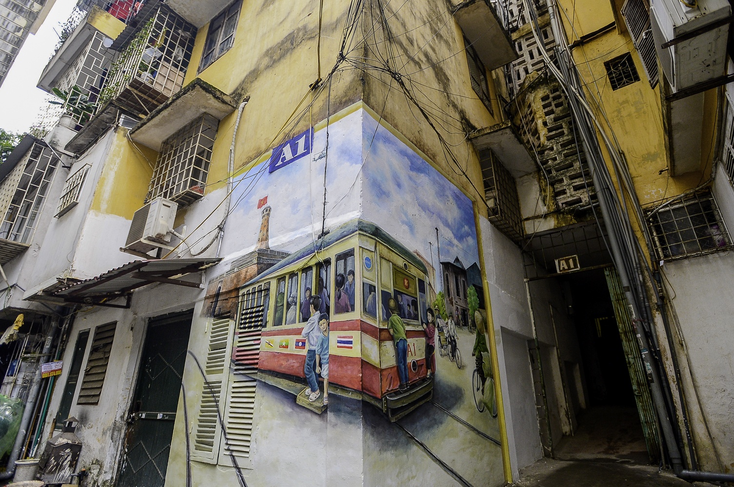 tranh tuong o Ha Noi anh 1