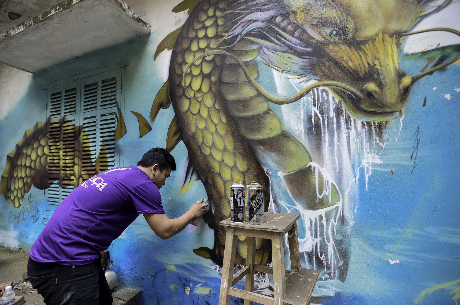 Hoa si Sai Gon ve tranh tuong khu tap the o Ha Noi hinh anh