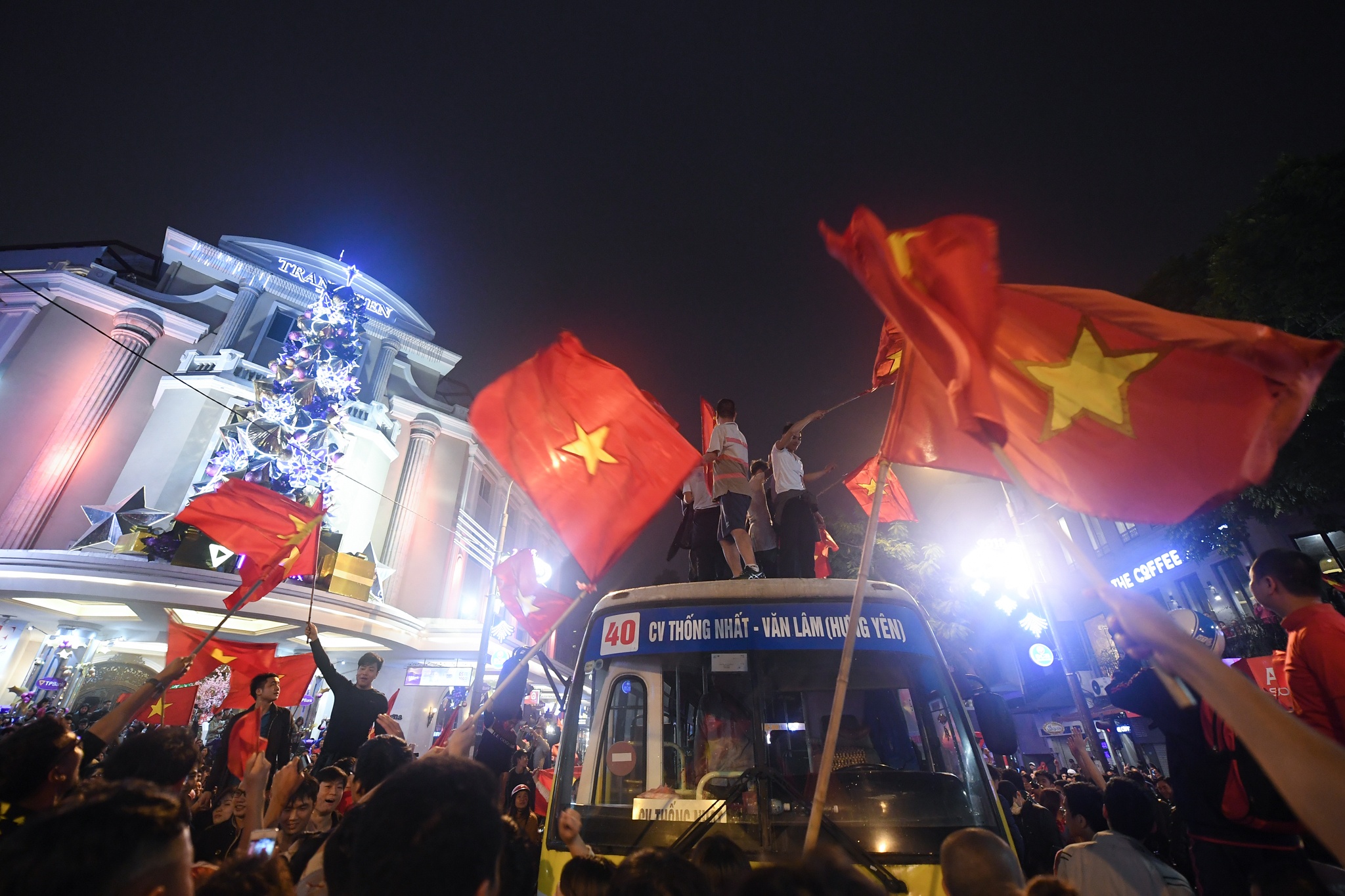 Co dong vien an mung U23 Viet Nam anh 7