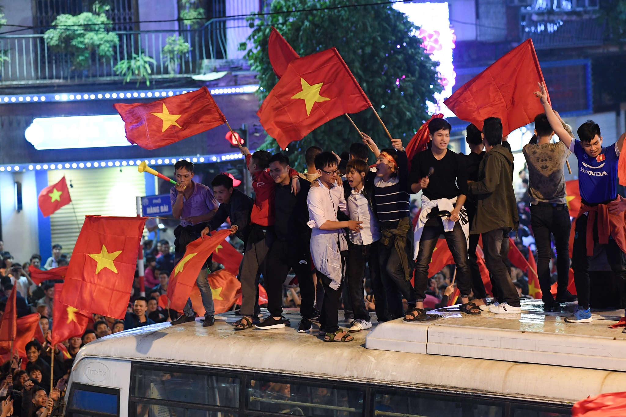 Co dong vien an mung U23 Viet Nam anh 6