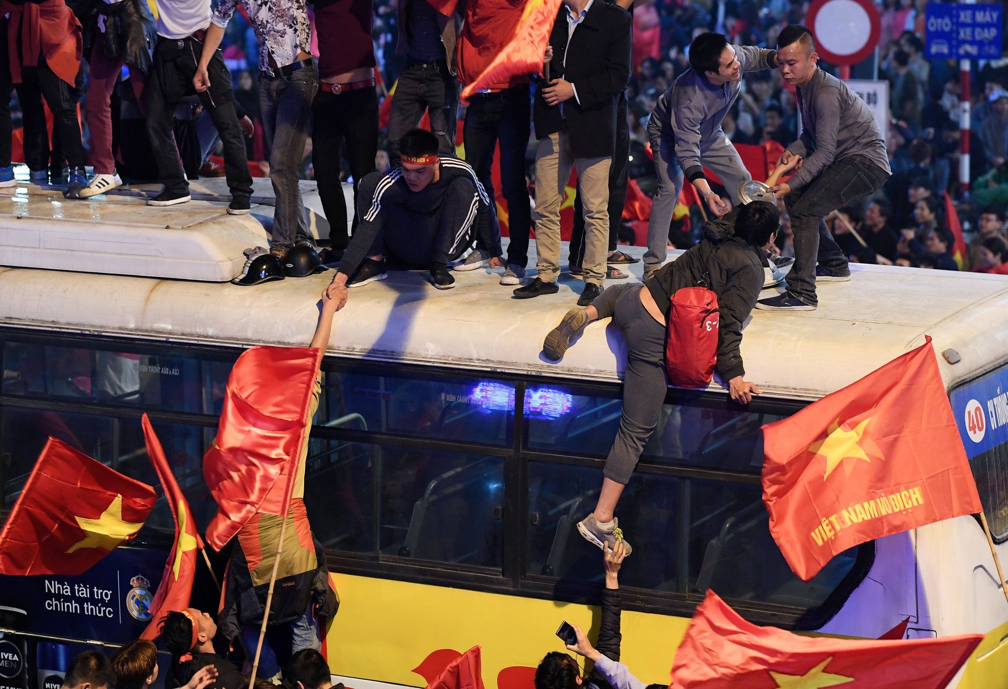 Co dong vien an mung U23 Viet Nam anh 5